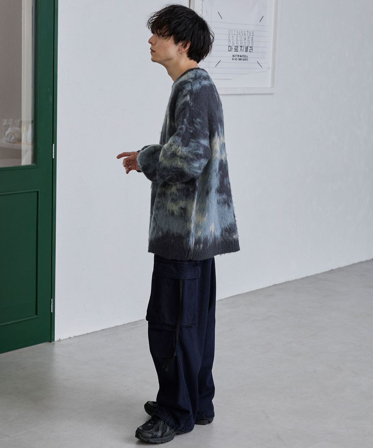 모노마트(MONO-MART) Abstract Shaggy Mohair-Like Loose Crew Neck Knit