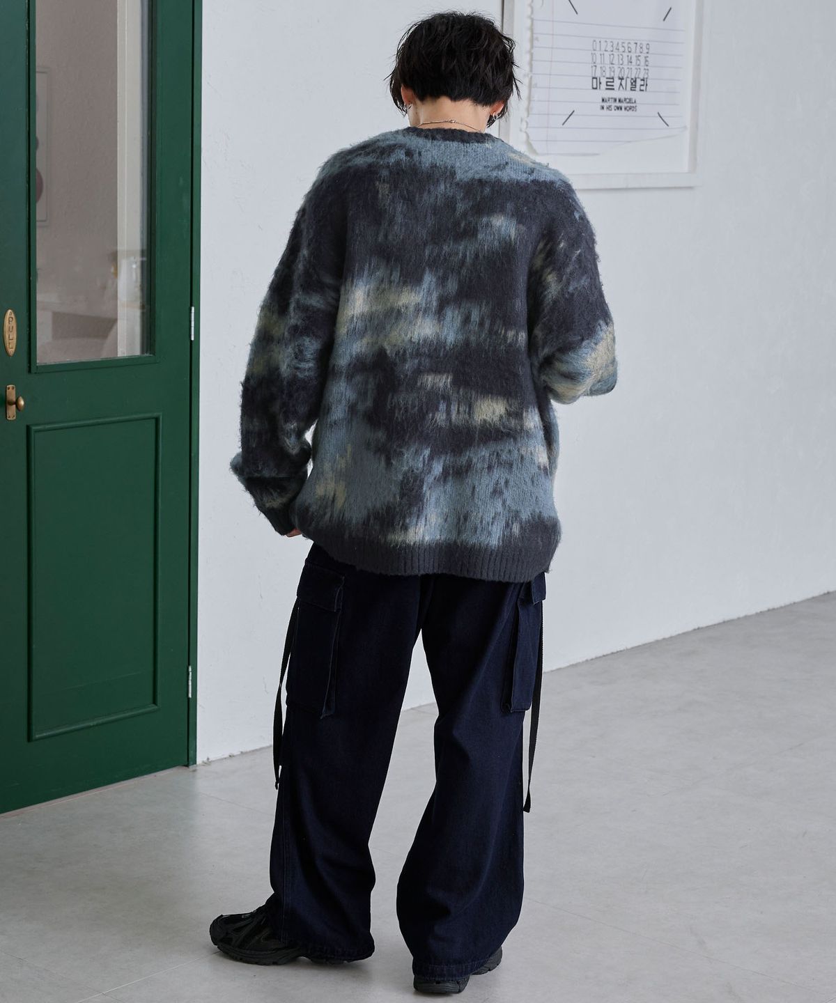 모노마트(MONO-MART) Abstract Shaggy Mohair-Like Loose Crew Neck Knit