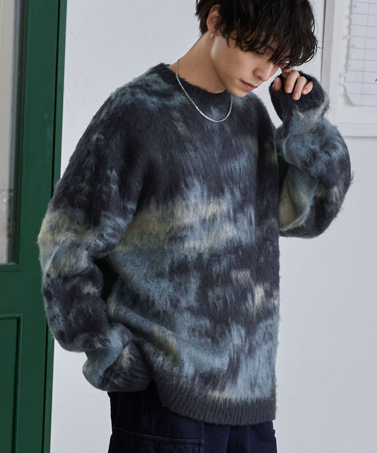 모노마트(MONO-MART) Abstract Shaggy Mohair-Like Loose Crew Neck Knit