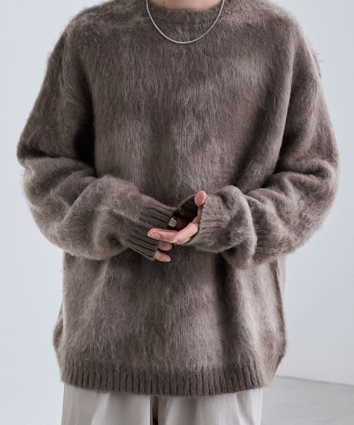 모노마트(MONO-MART) Abstract Shaggy Mohair-Like Loose Crew Neck Knit
