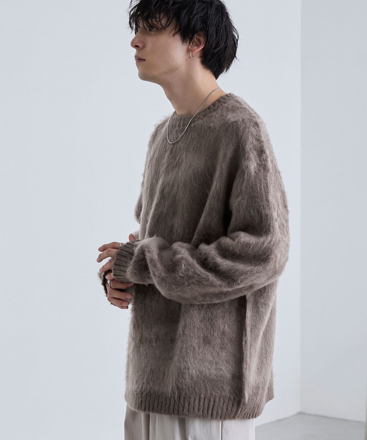 모노마트(MONO-MART) Abstract Shaggy Mohair-Like Loose Crew Neck Knit