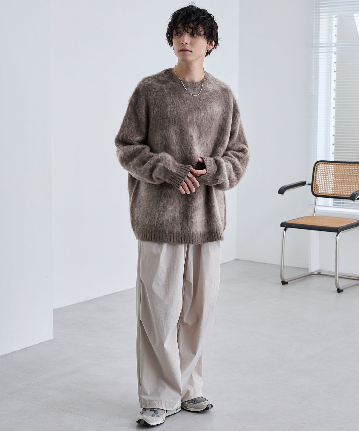 모노마트(MONO-MART) Abstract Shaggy Mohair-Like Loose Crew Neck Knit