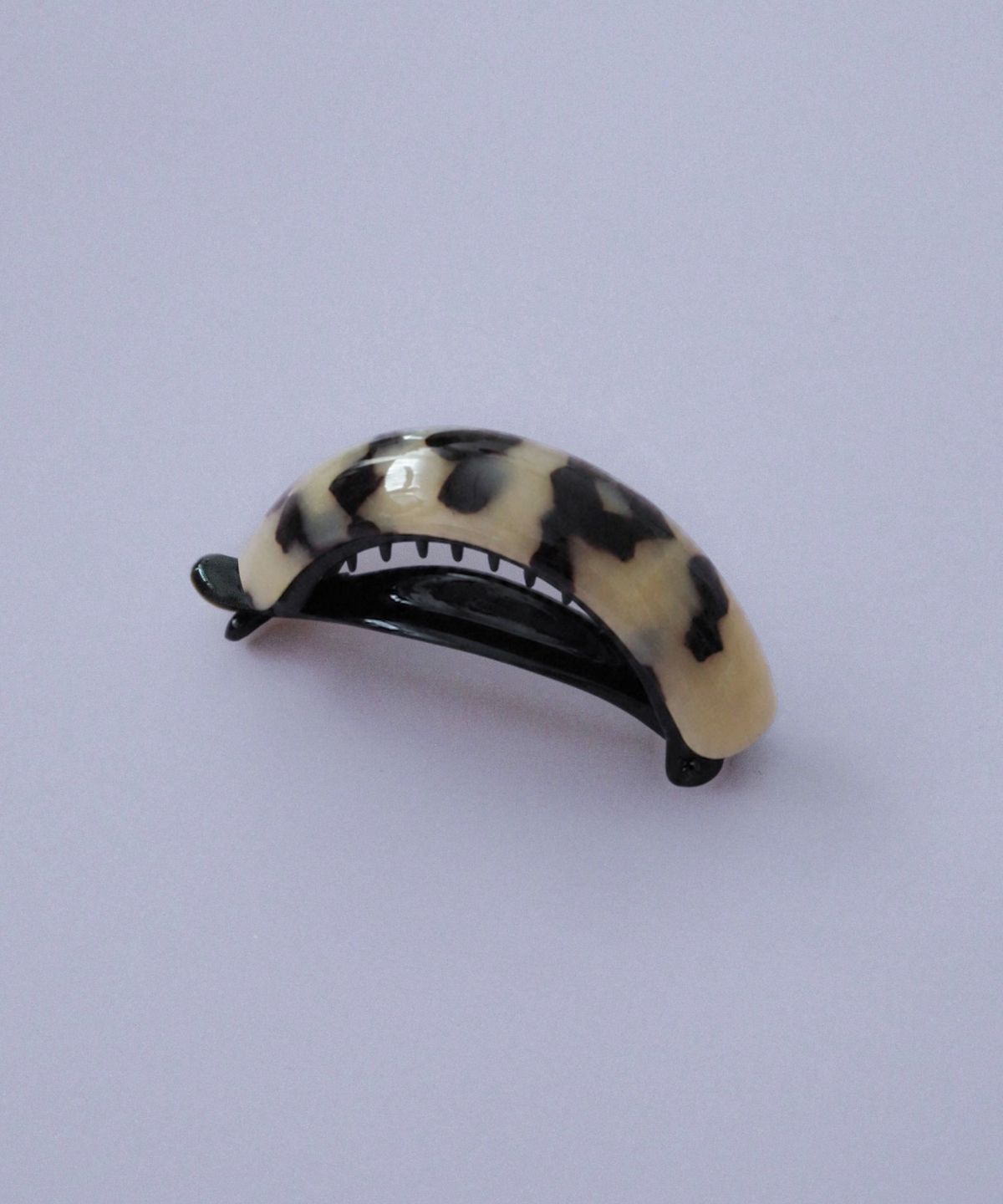 둥그런(DUNGEUREON) Mousse Banana Clip (Leopard)