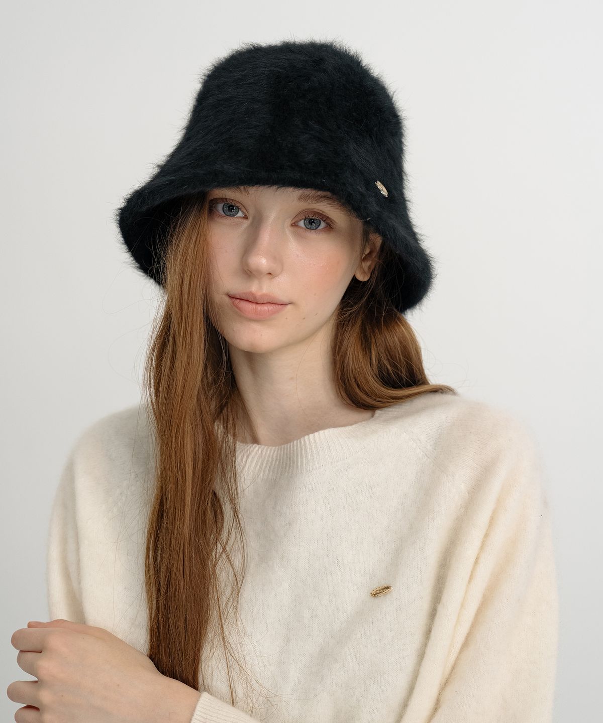 클루니(CLUNY) Soft Angora Cloche Hat - Black