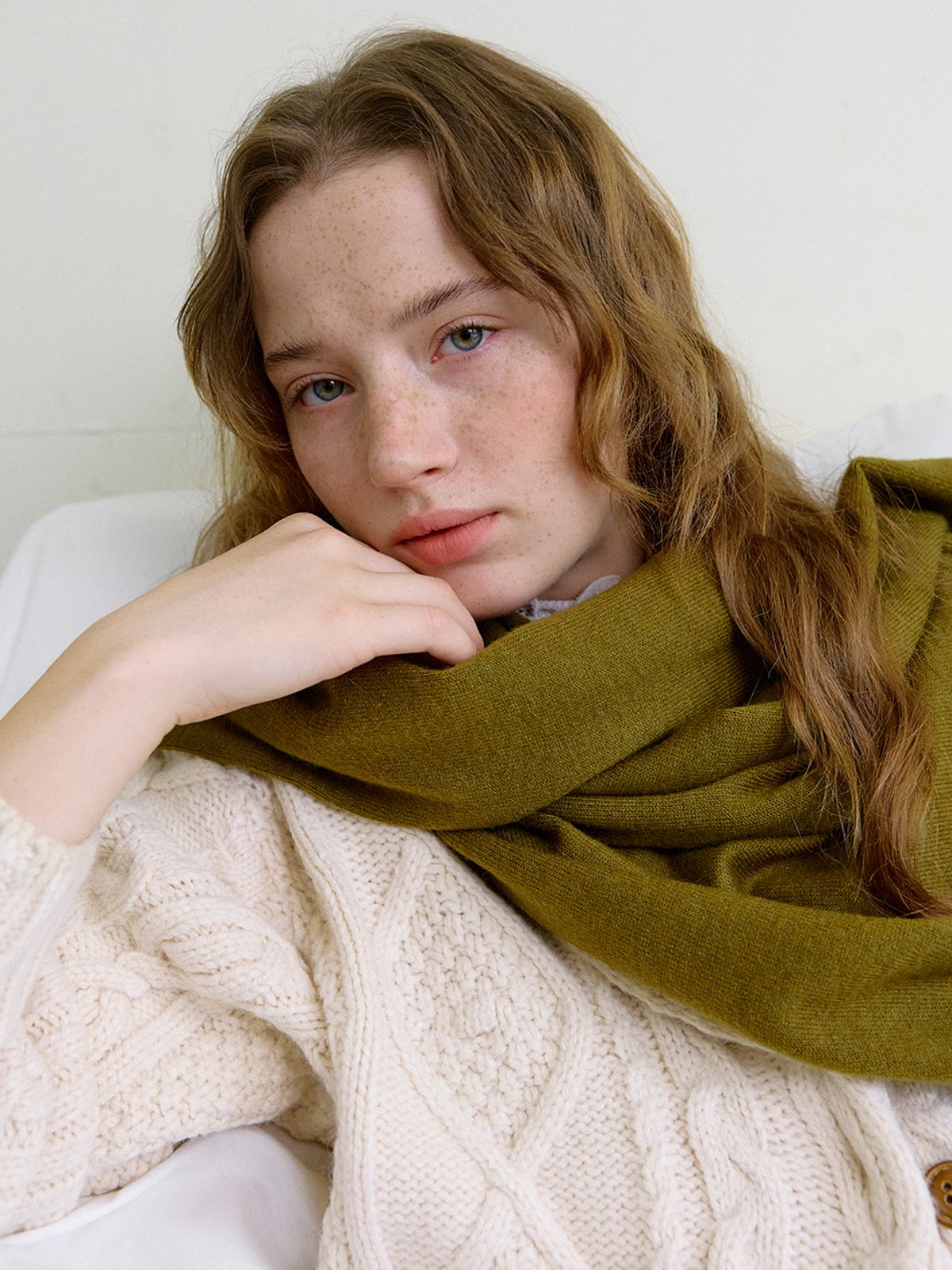 어몽(AMONG) A SOFT KINT MUFFLER_OLIVE