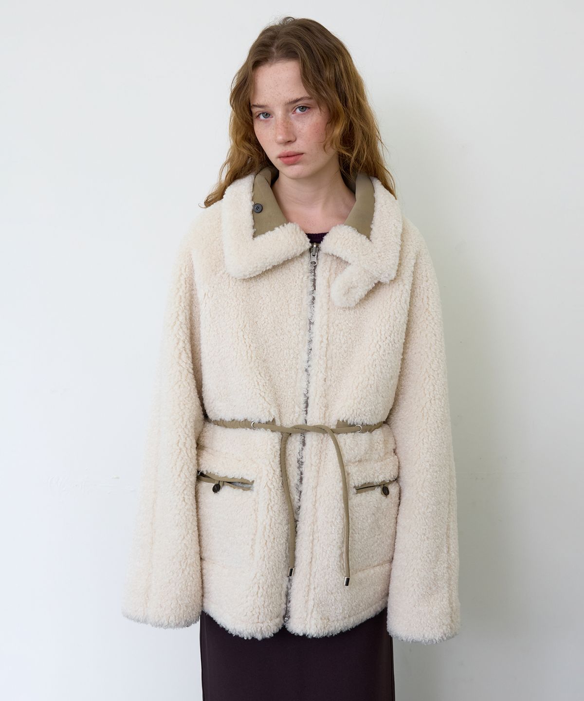 어몽(AMONG) A HIGH NECK REVERSIBLE MUSTANG_BEIGE