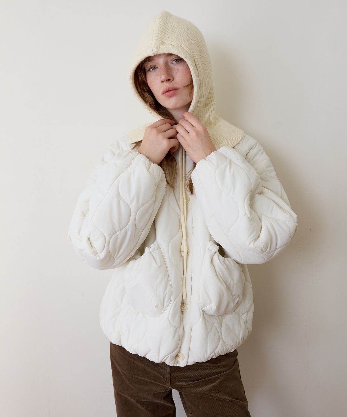 어몽(AMONG) A BALACLAVA BALLOON PUFFER JUMPER_IVORY