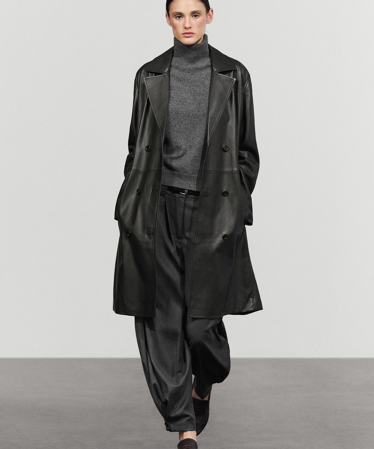 마시모두띠(MASSIMO DUTTI) 나파 가죽 롱 트렌치