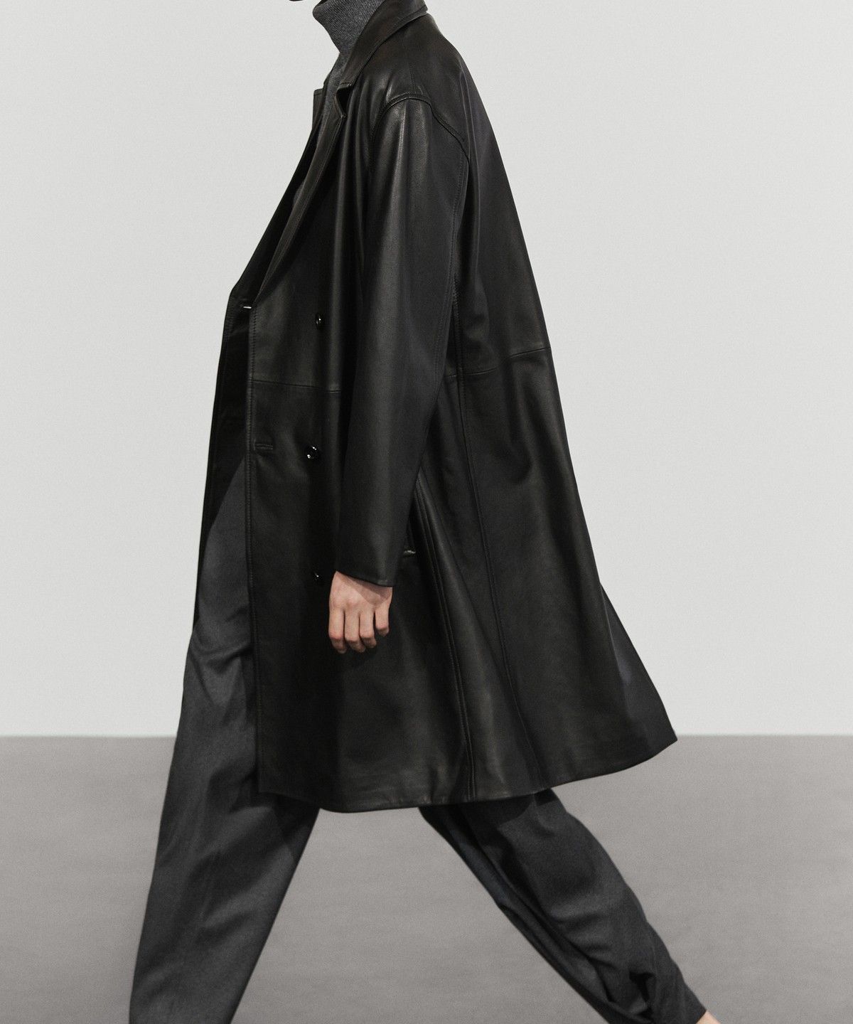 마시모두띠(MASSIMO DUTTI) 나파 가죽 롱 트렌치