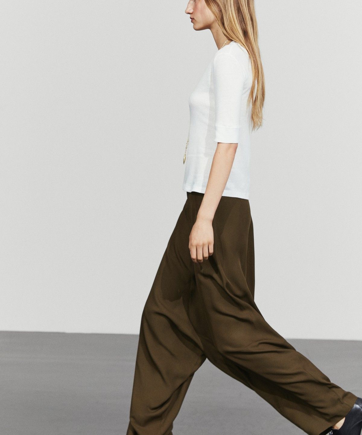 마시모두띠(MASSIMO DUTTI) 플루이드 배기 팬츠