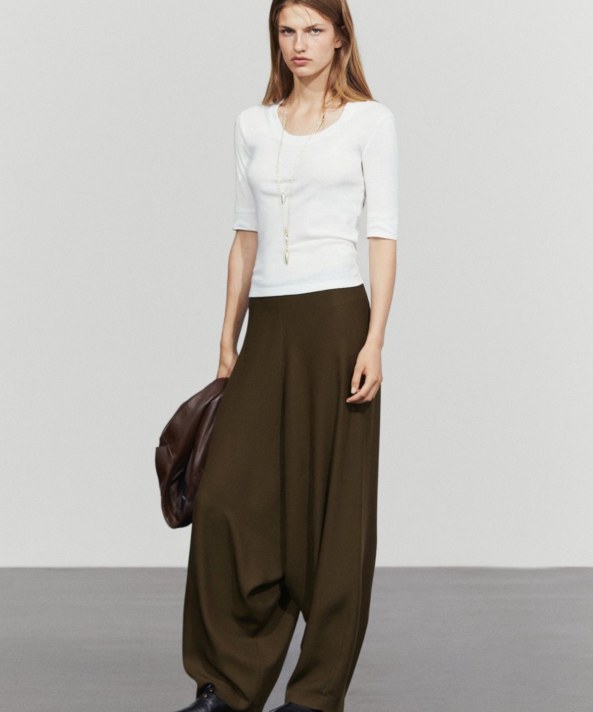 마시모두띠(MASSIMO DUTTI) 플루이드 배기 팬츠