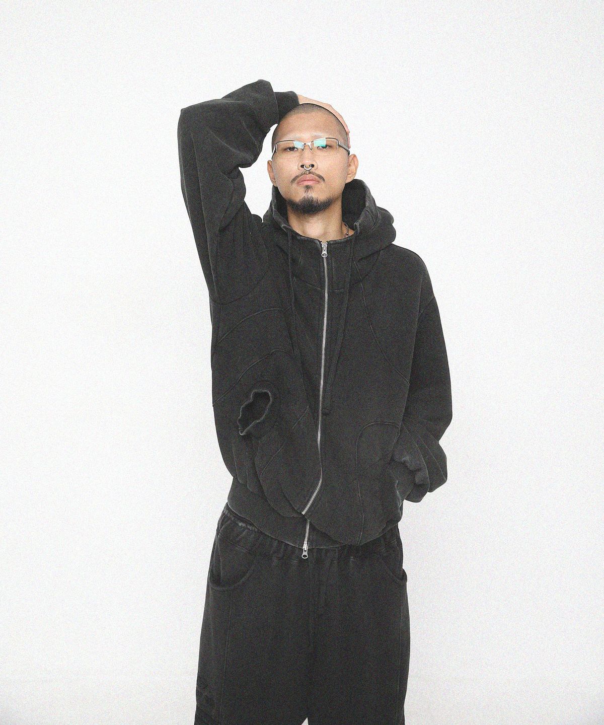 쿠테나이 케이브(KUTENAI CAVE) Suture zip-up hoodie