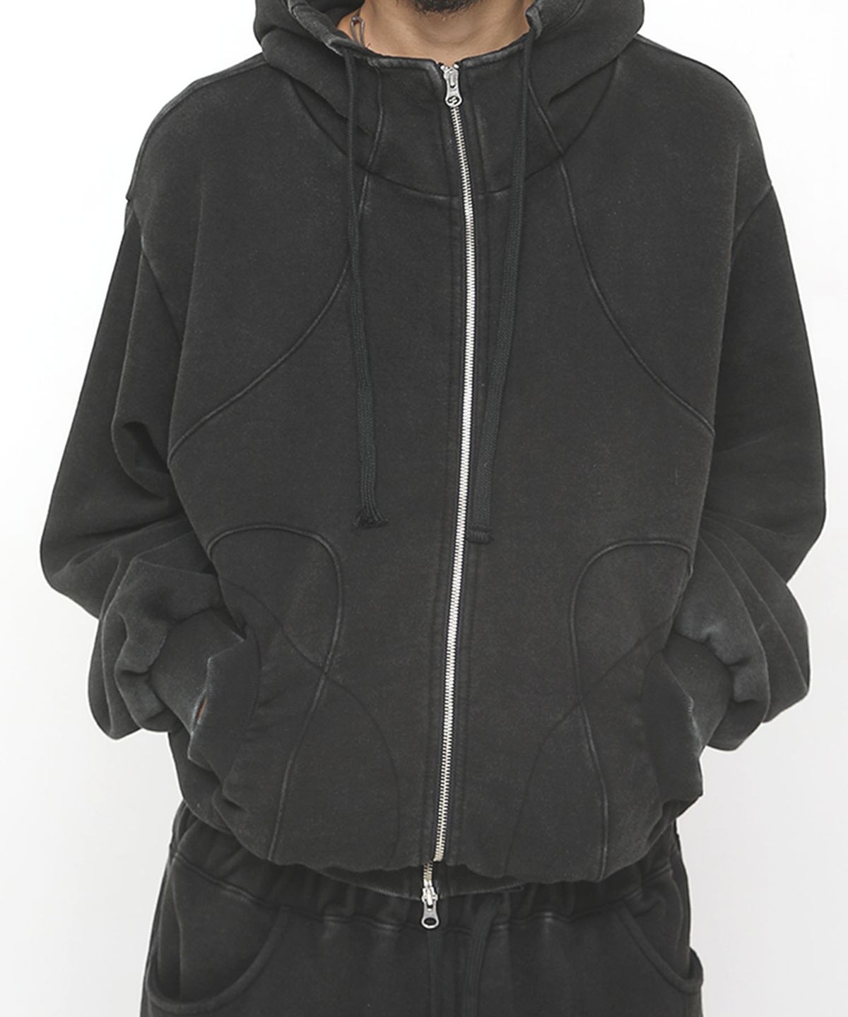 쿠테나이 케이브(KUTENAI CAVE) Suture zip-up hoodie