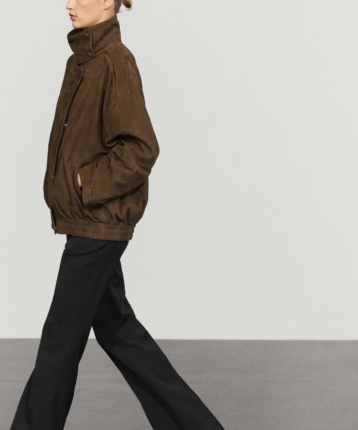 마시모두띠(MASSIMO DUTTI) 하이넥 스웨이드 가죽 봄버 재킷