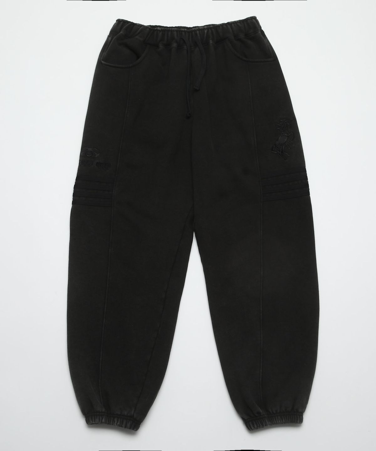 쿠테나이 케이브(KUTENAI CAVE) Suture sweatpants