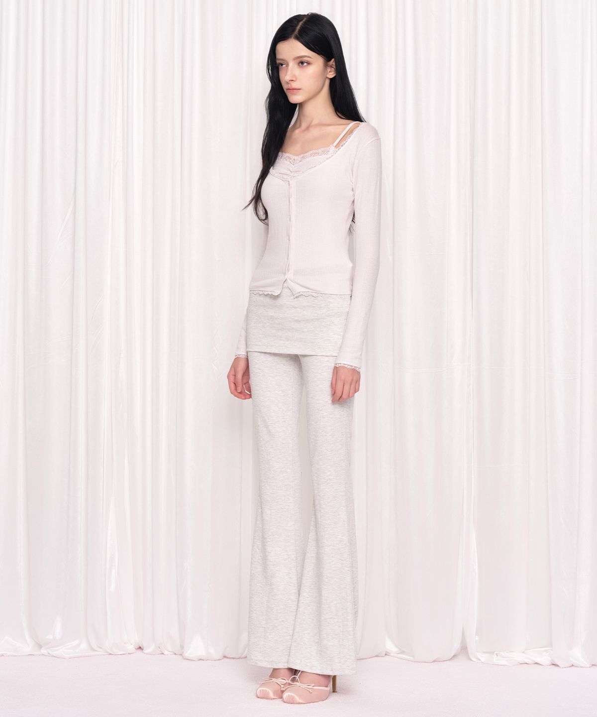 위스페어리(WHISFAIRY) Letter Fold Flare Pants - LIGHT GRAY