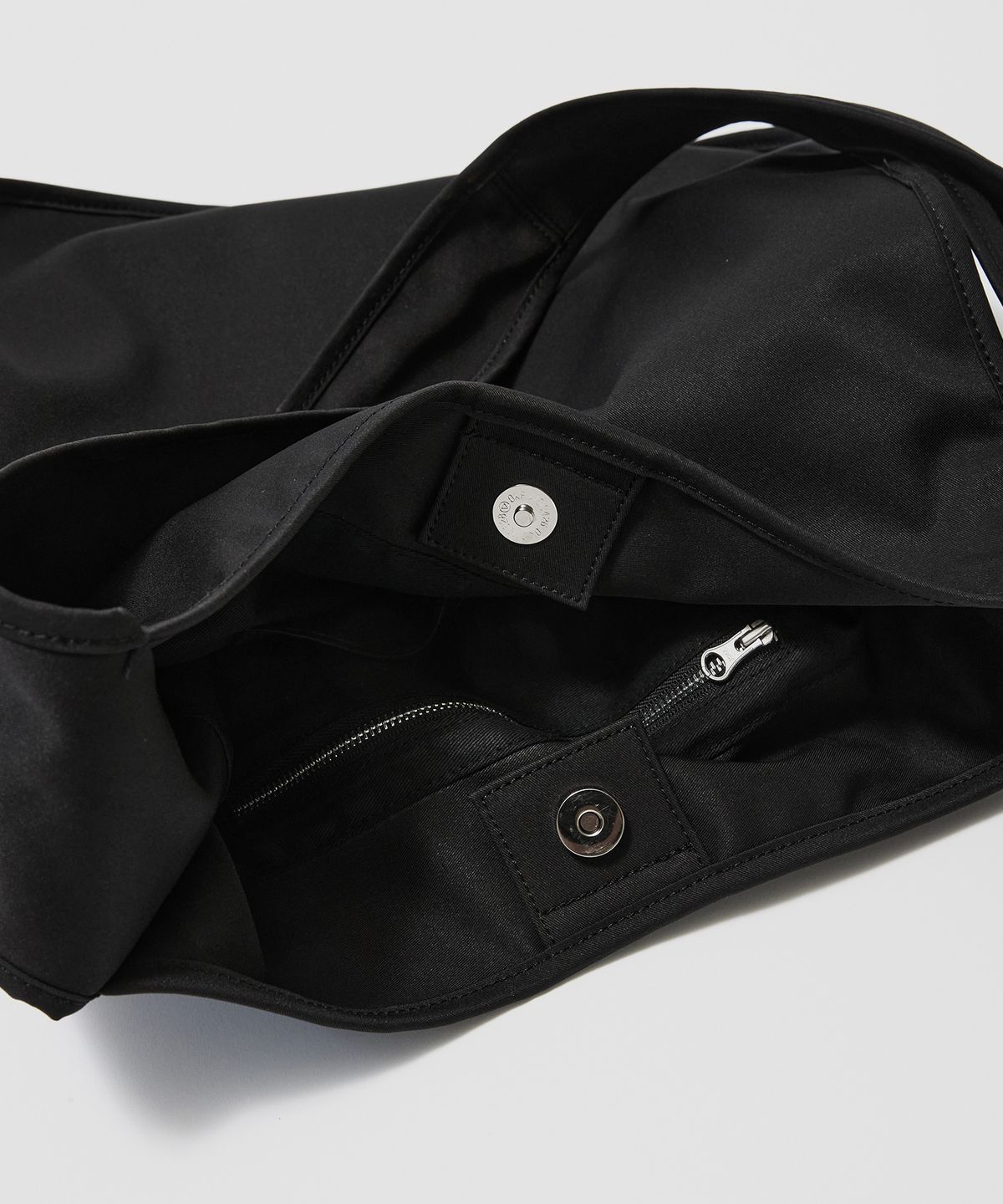 베이(VEY) Tender Round Shoulder (Black)