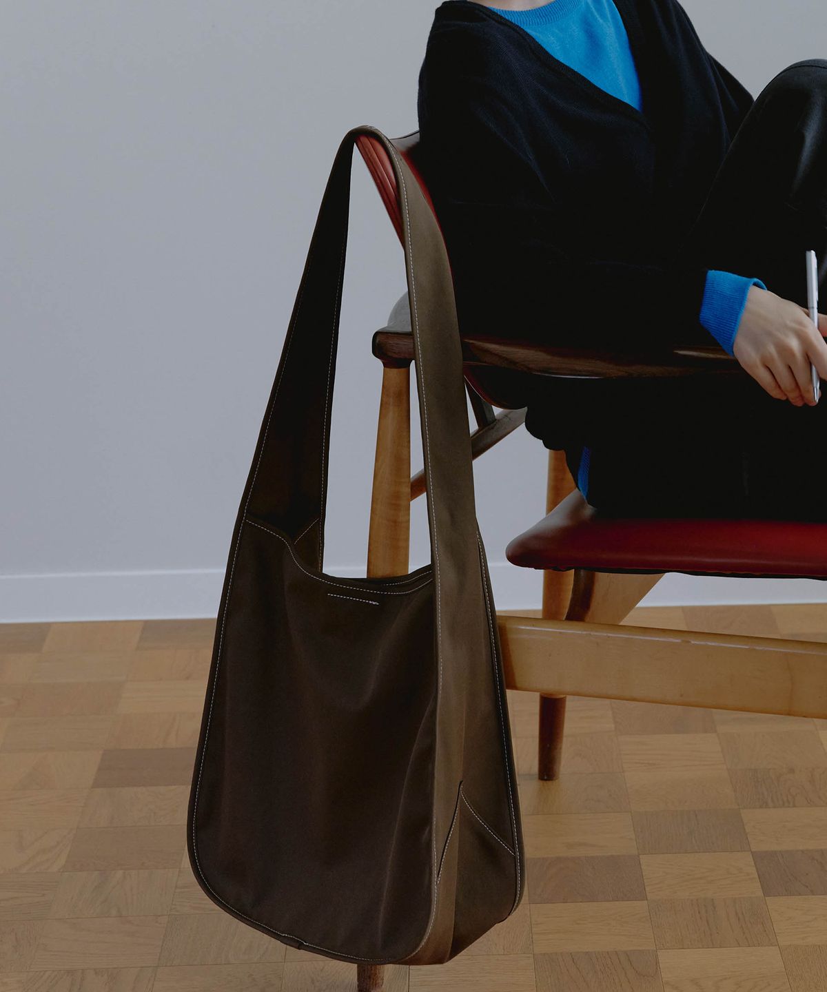 베이(VEY) Tender Round Shoulder (KhakiBrown)