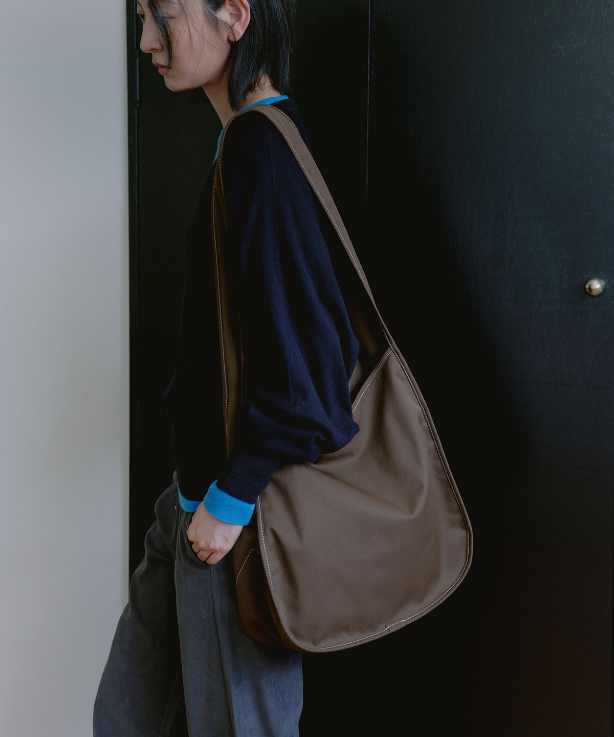 베이(VEY) Tender Round Shoulder (KhakiBrown)