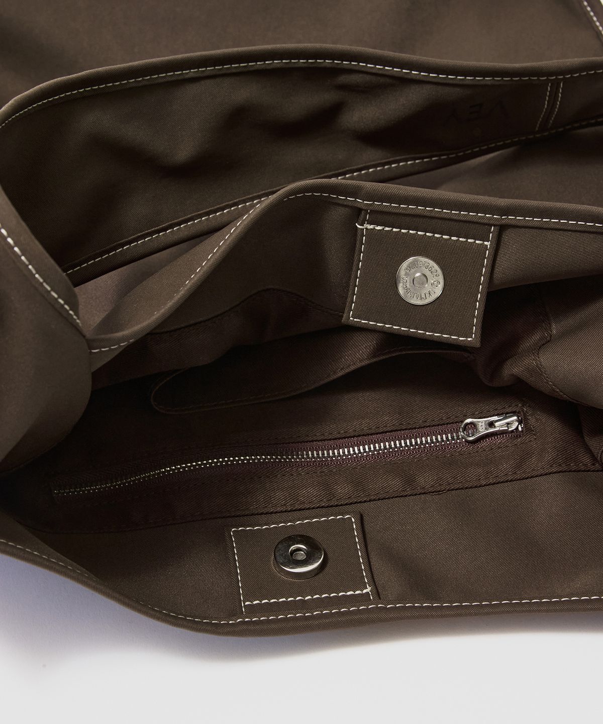 베이(VEY) Tender Round Shoulder (KhakiBrown)