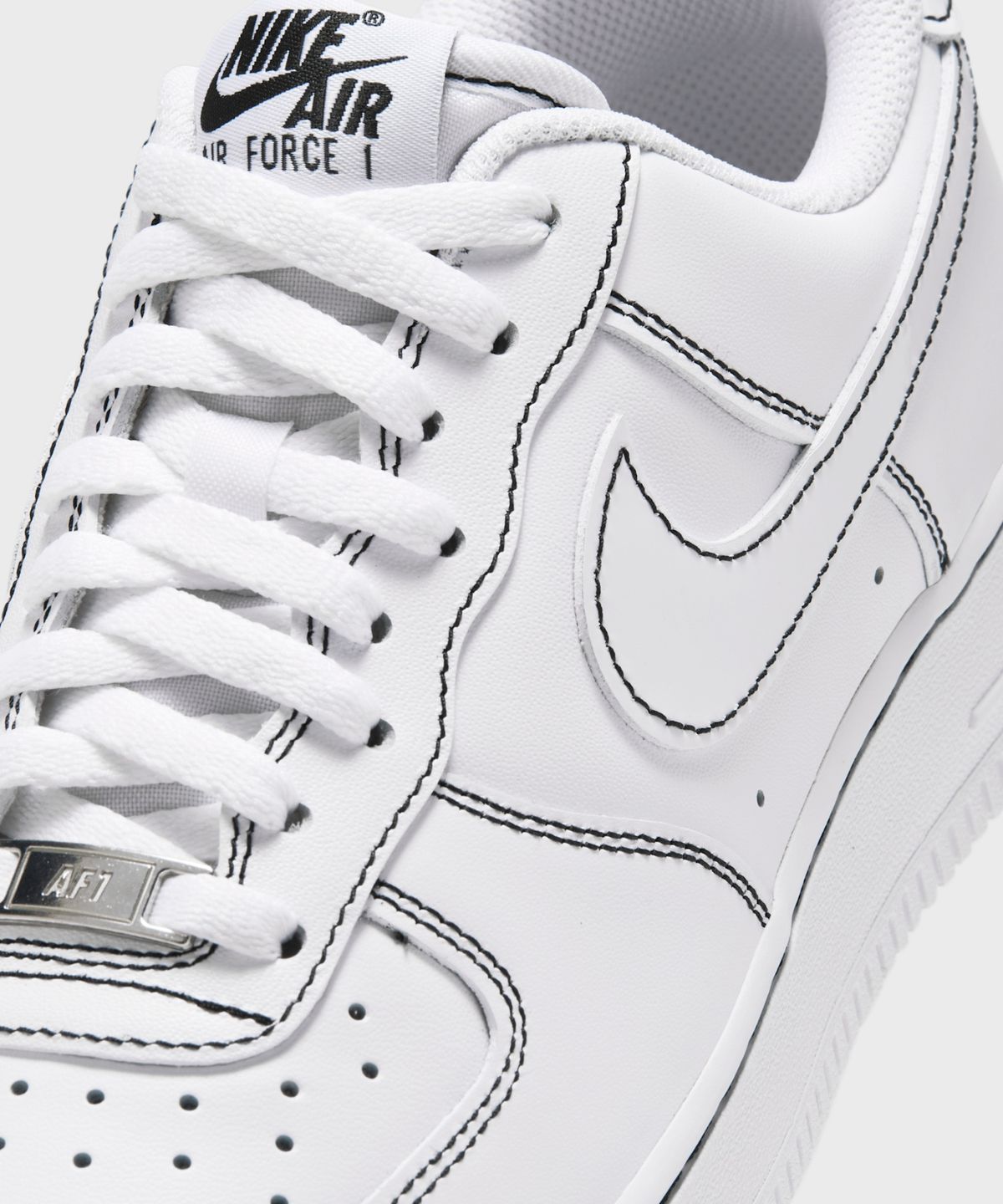 나이키(NIKE) 에어 포스 1 07 에센셜+ W - 화이트:블랙:메탈릭 실버:화이트 / IR2419-100