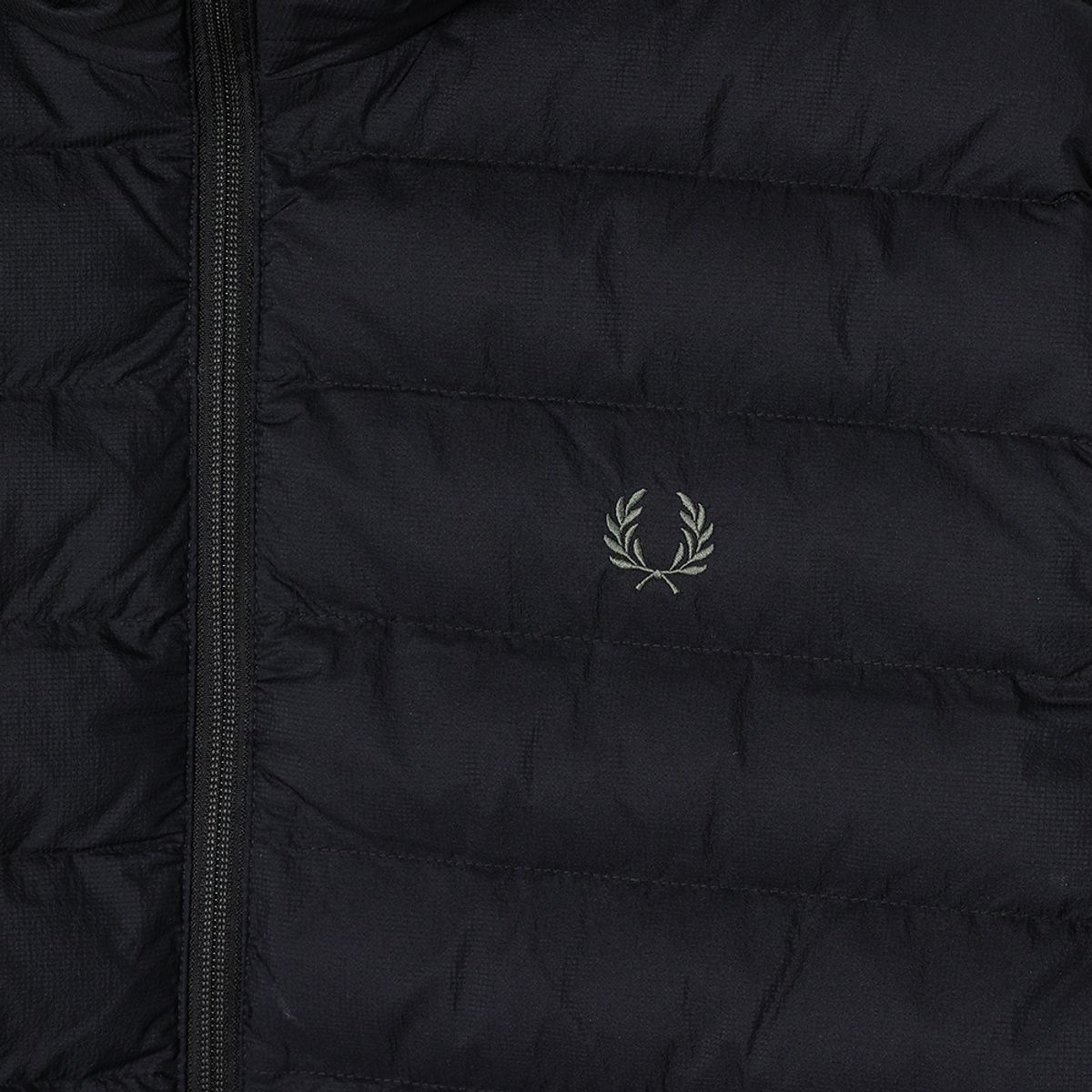 프레드페리(FRED PERRY) [Sport] 후드 인슐레이트 재킷 - 블랙 AFPM2G38553-220