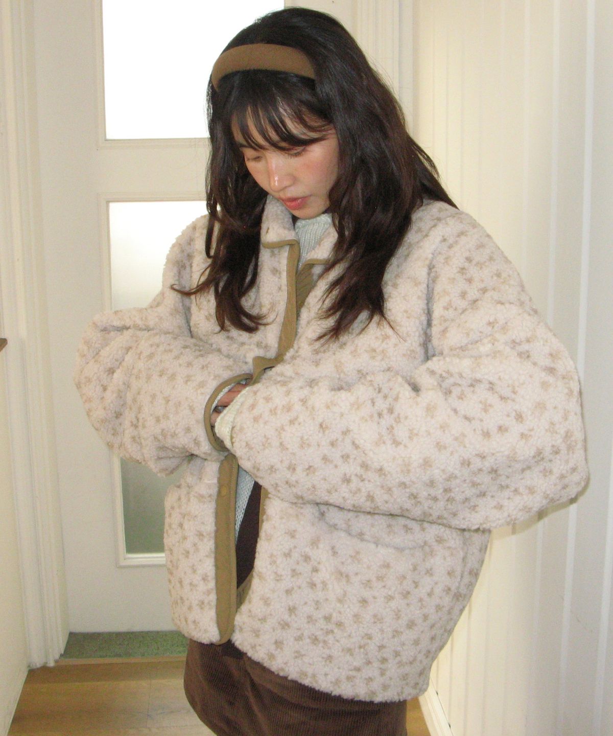 론론(RONRON) REVERSIBLE CONTRAST FLEECE JUMPER BROWN FLOWER