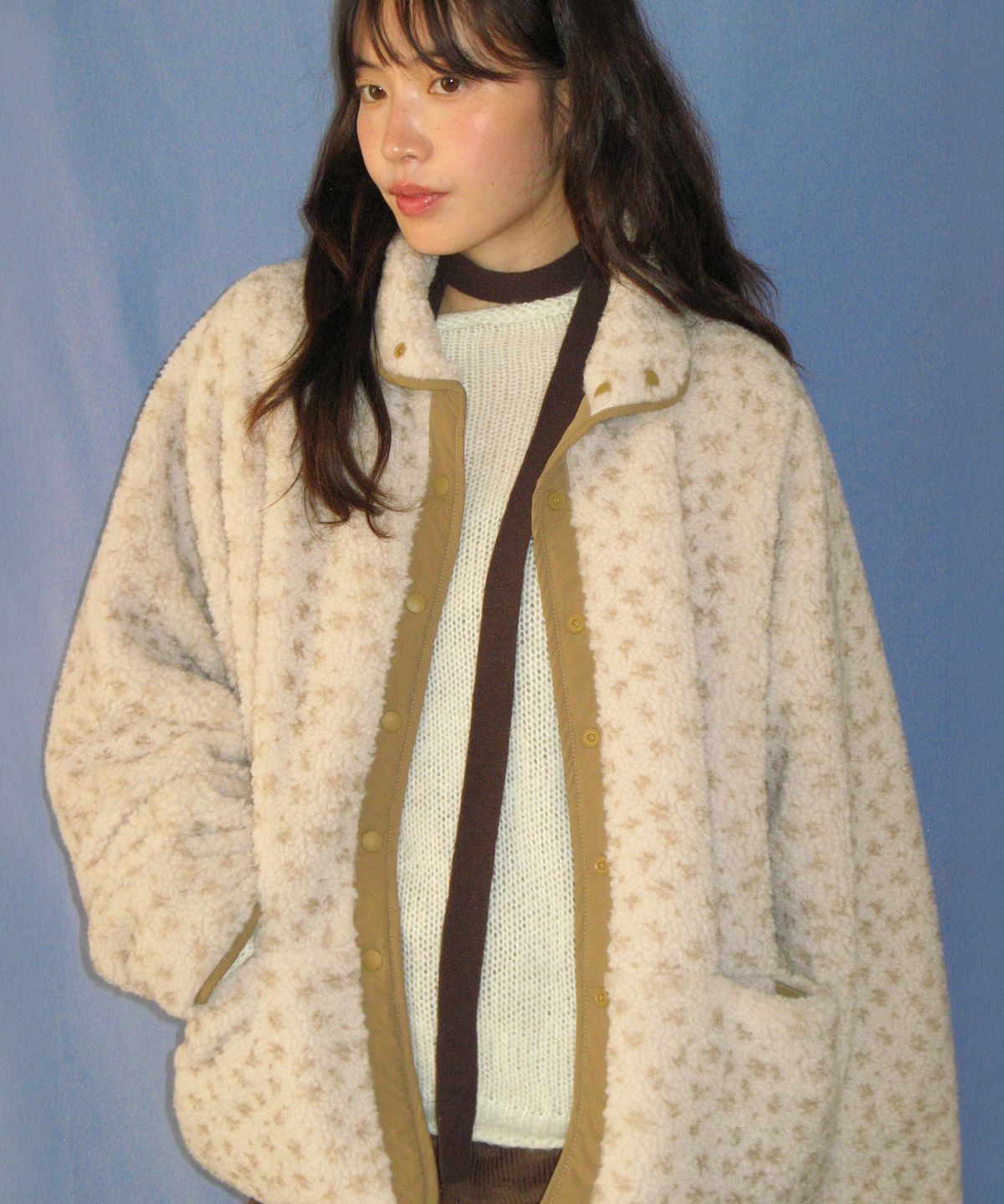 론론(RONRON) REVERSIBLE CONTRAST FLEECE JUMPER BROWN FLOWER