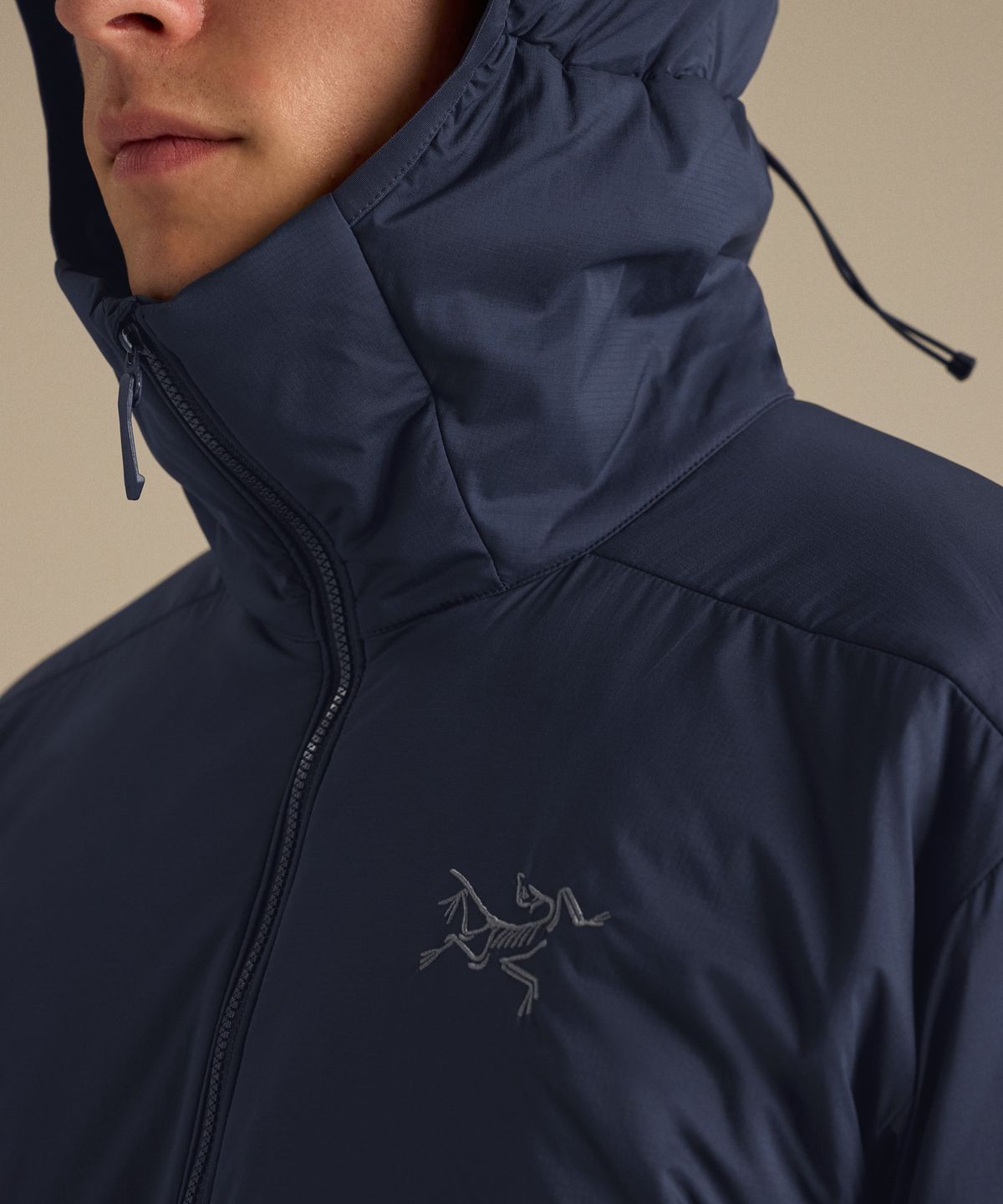 아크테릭스(ARCTERYX) 아톰 후디 남성 - BLACK SAPPHIRE / AJQFM09556