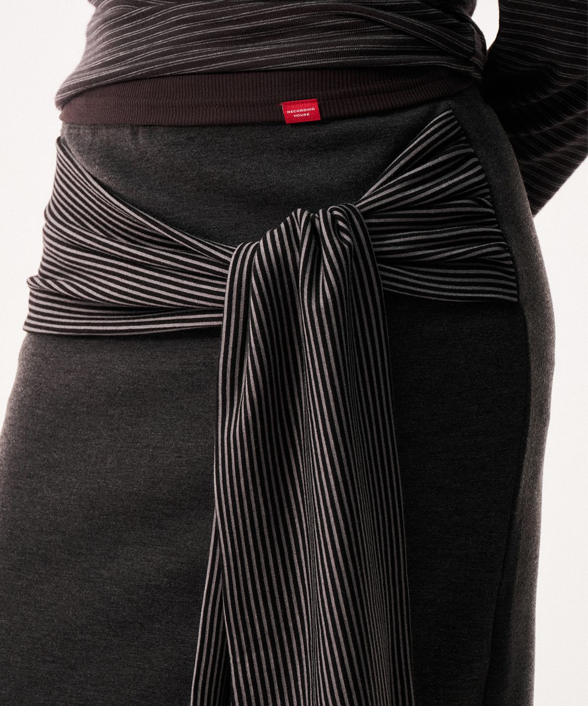 레코딩하우스(RECORDINGHOUSE) [W] REC SLIT LONG SKIRT [CHARCOAL]