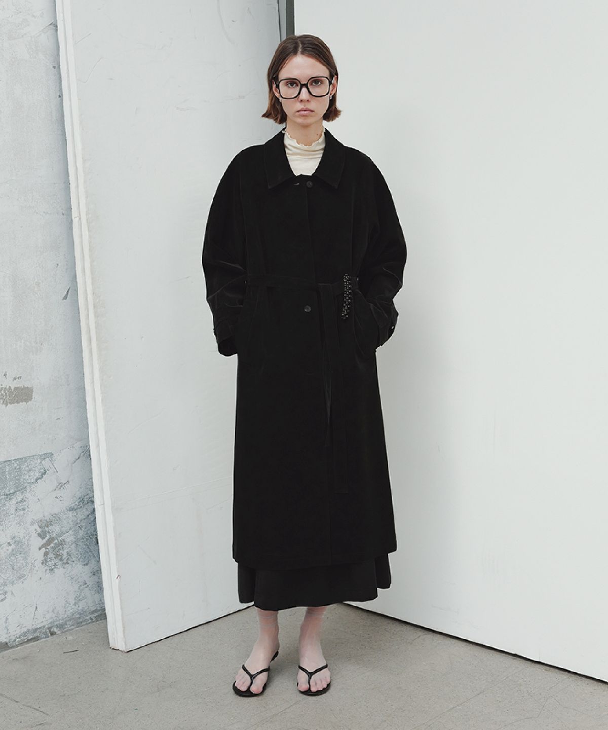 더룸(THELOOM) SUEDE AURA TRENCH COAT_BLACK