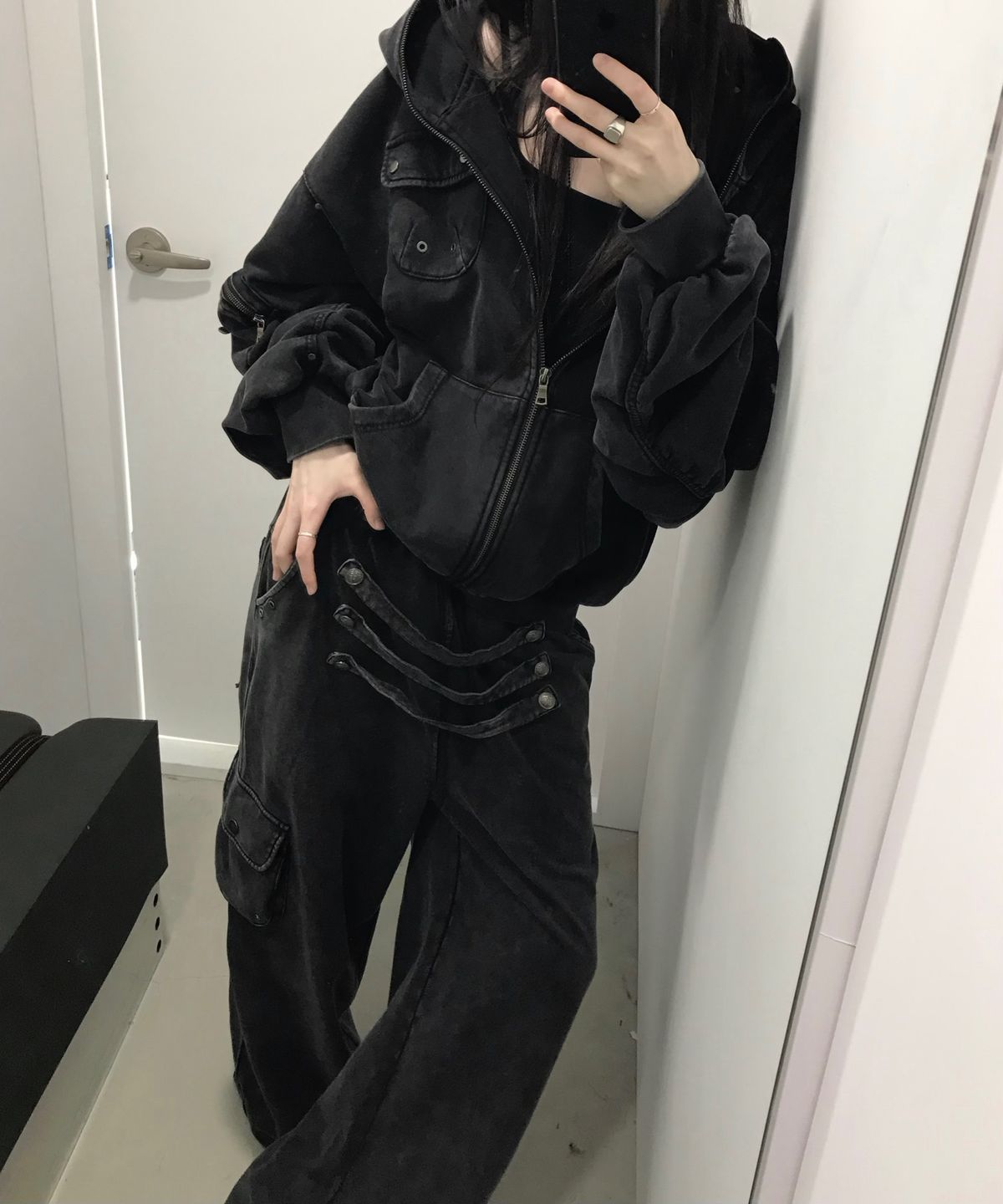 리버뉴스(LIBERALNEWS) MULTI- STRAP WIDE SWEATPANTS_GRAY