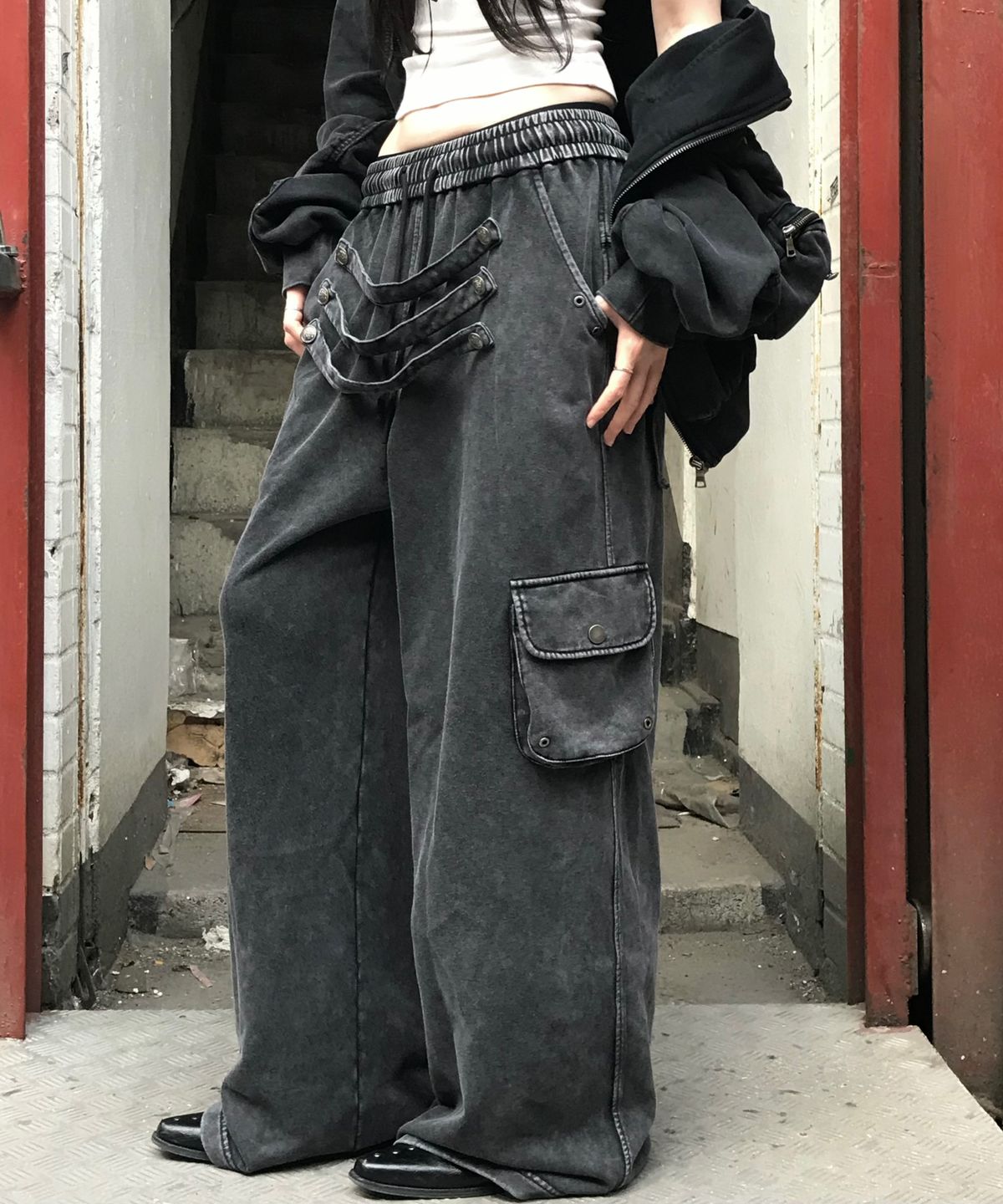 리버뉴스(LIBERALNEWS) MULTI- STRAP WIDE SWEATPANTS_GRAY