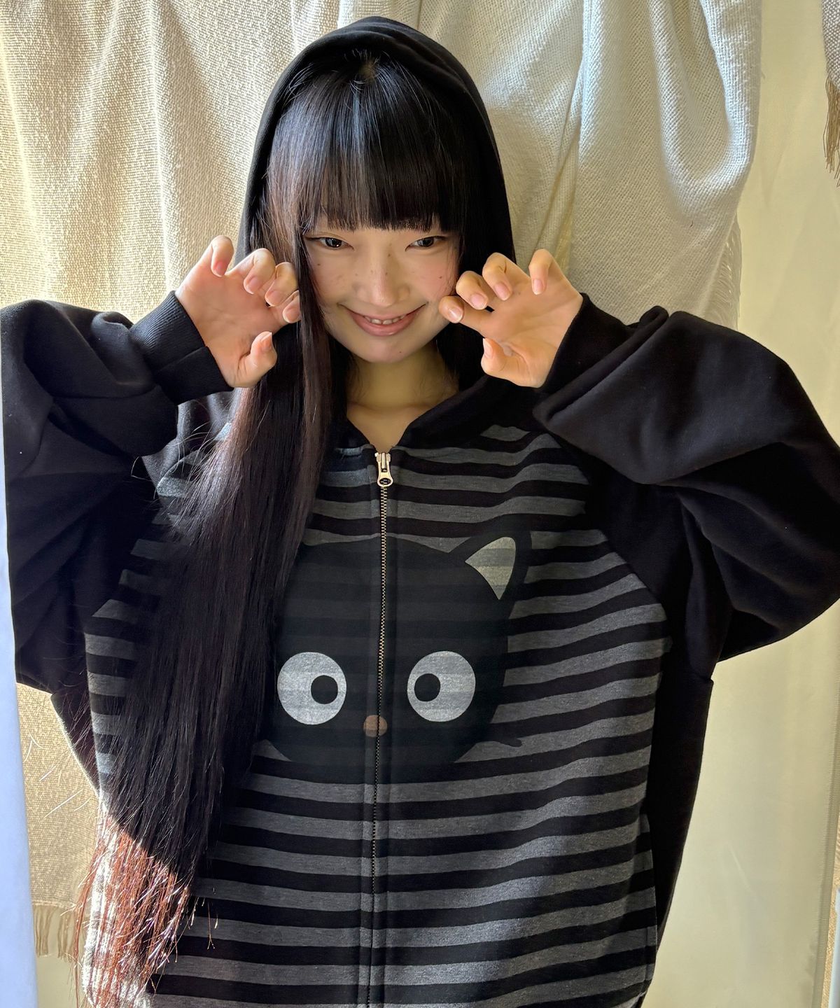 잇자바이브(ITZAVIBE) CHOCOCAT STRIPE HOODIE ZIP UP - CHARCOAL