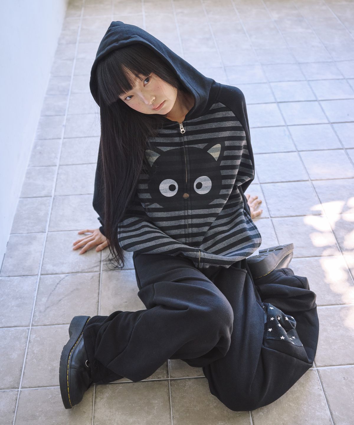 잇자바이브(ITZAVIBE) CHOCOCAT STRIPE HOODIE ZIP UP - CHARCOAL