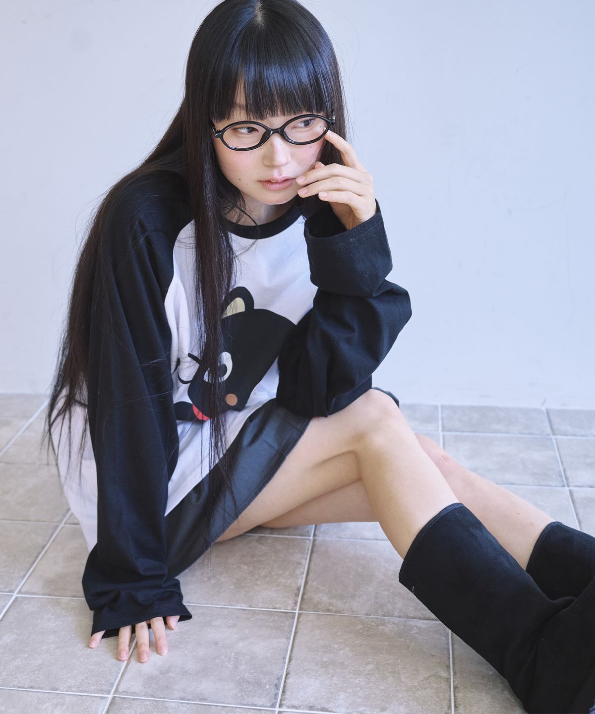 잇자바이브(ITZAVIBE) CHOCOCAT RAGLAN T SHIRT - BLACK