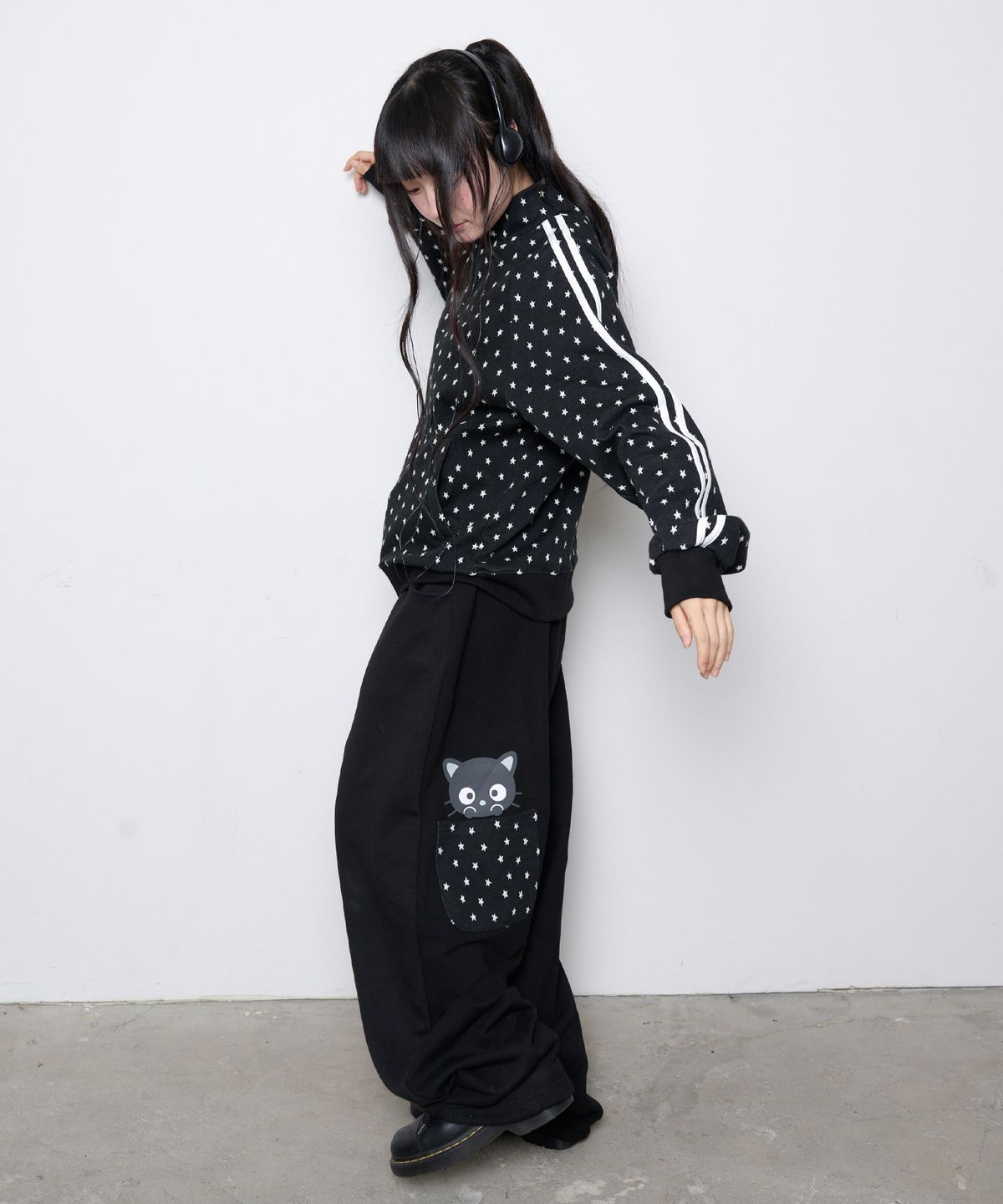 잇자바이브(ITZAVIBE) CHOCOCAT STAR POCKET PANTS - BLACK