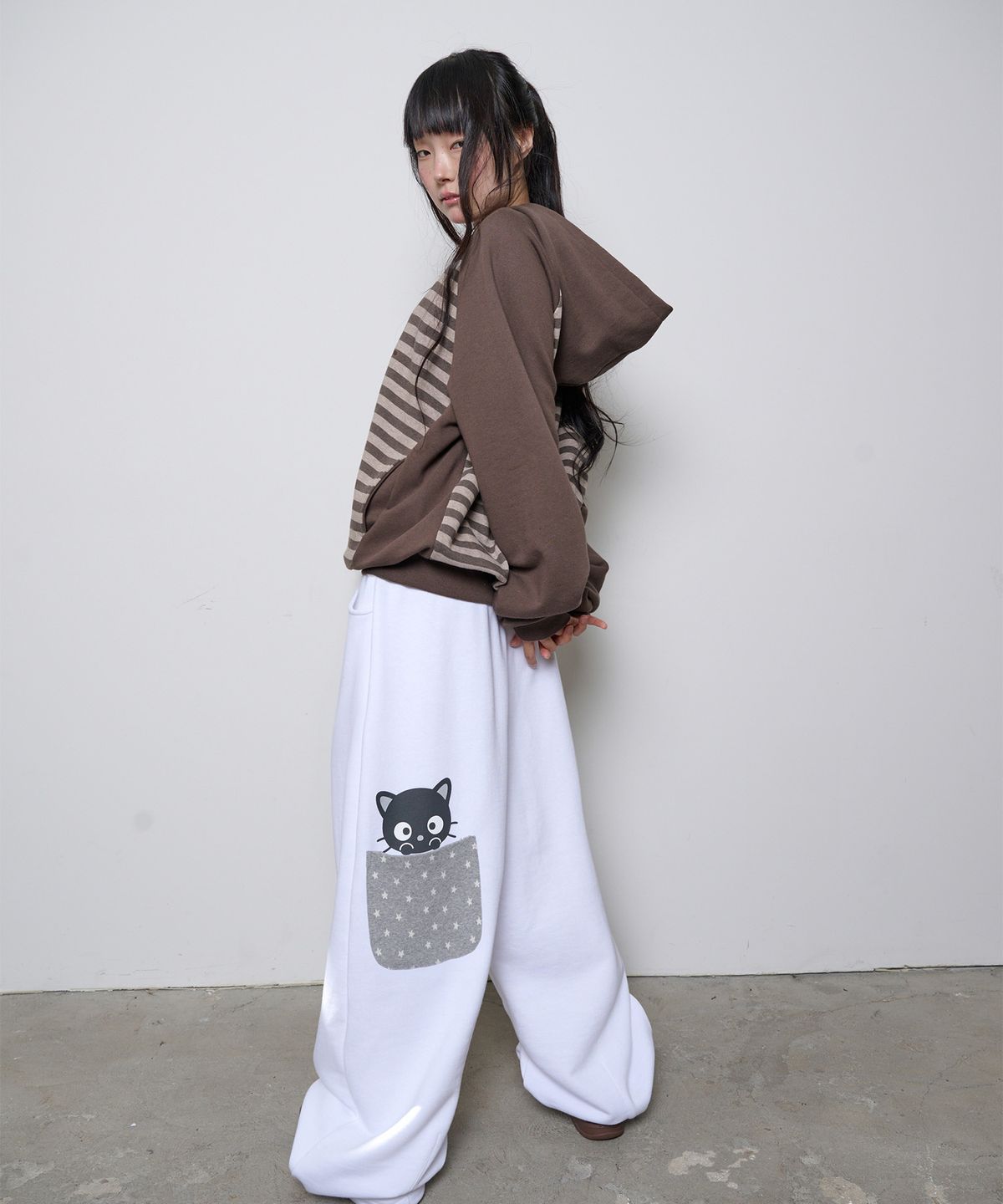 잇자바이브(ITZAVIBE) CHOCOCAT STAR POCKET PANTS - WHITE