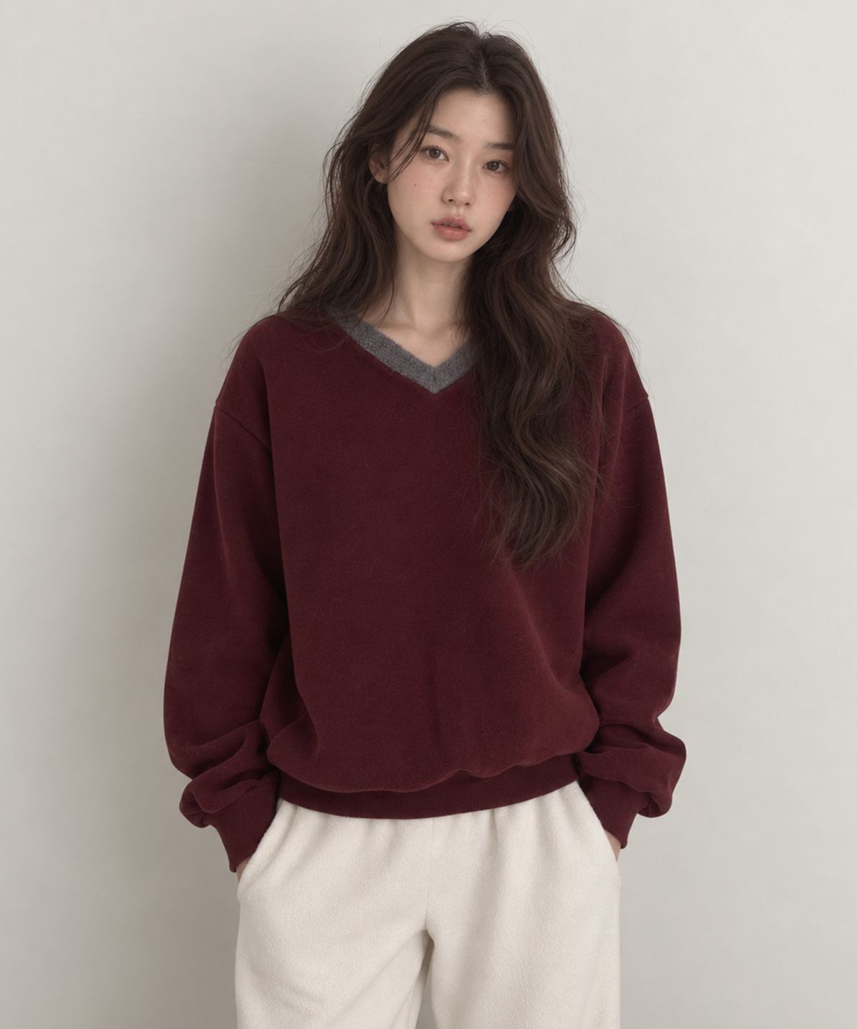 넌즈시(NUNZSI) 컬러 블록 브이넥 기모 맨투맨 버건디