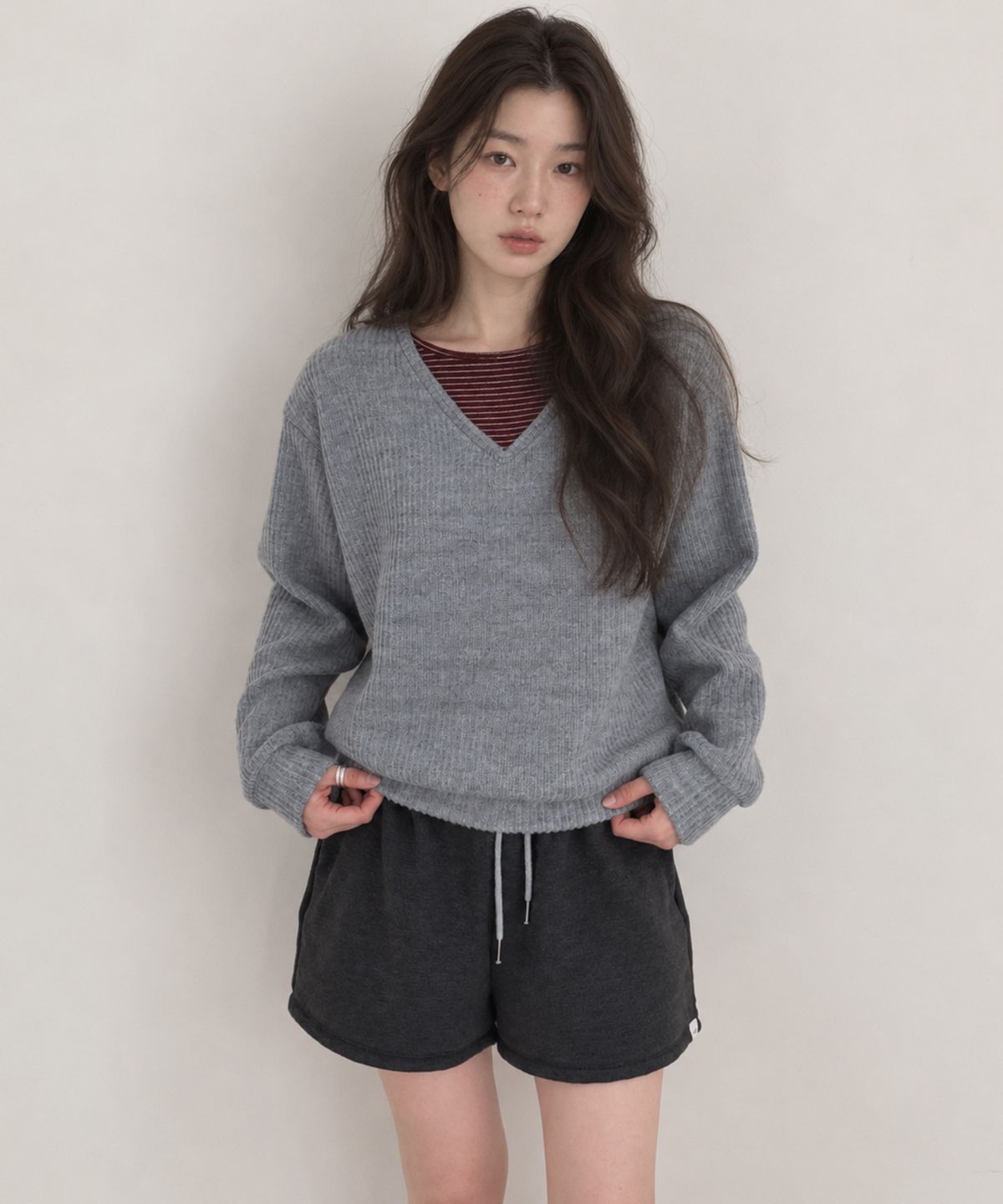 넌즈시(NUNZSI) 브러쉬 스트라이프 레이어드 풀오버 그레이