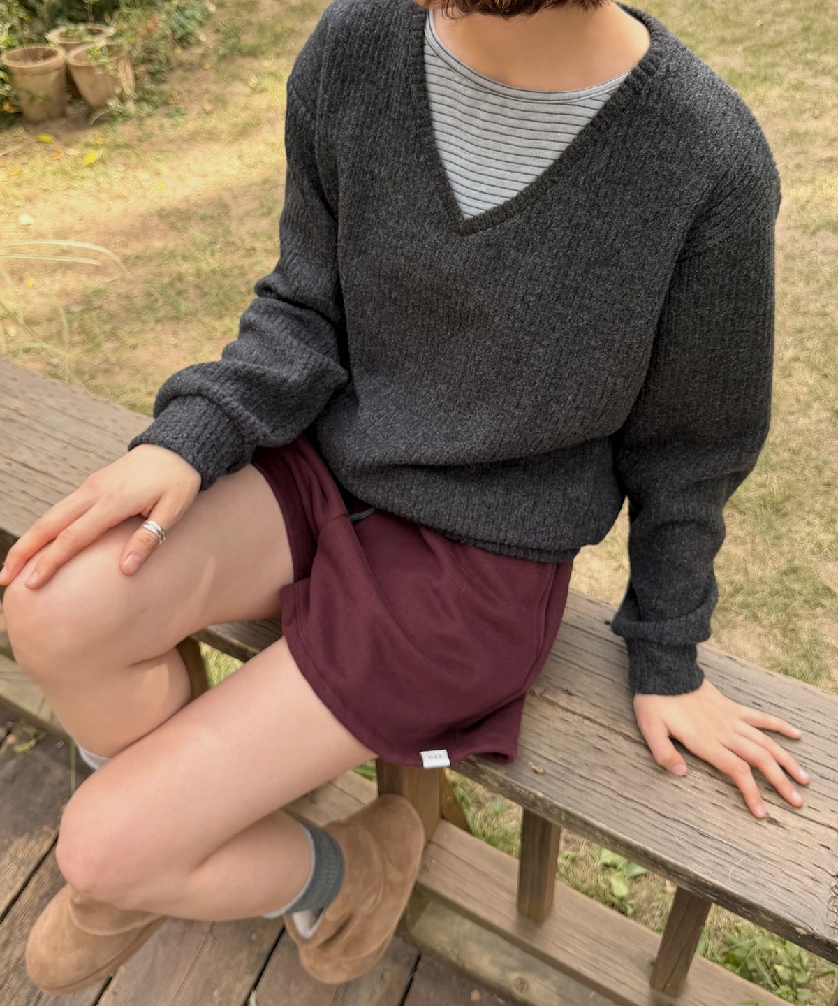 넌즈시(NUNZSI) 브러쉬 스트라이프 레이어드 풀오버 차콜