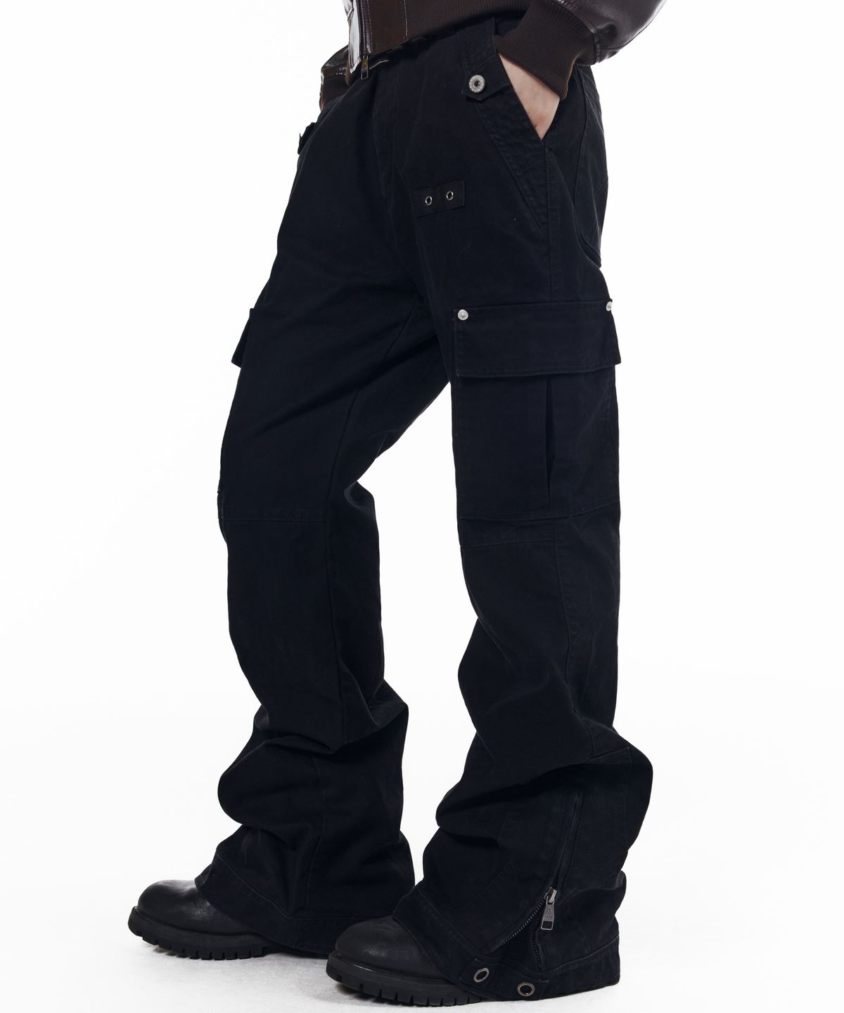 아캄(AAKAM) Washed Flare Cargo Pants (Black)