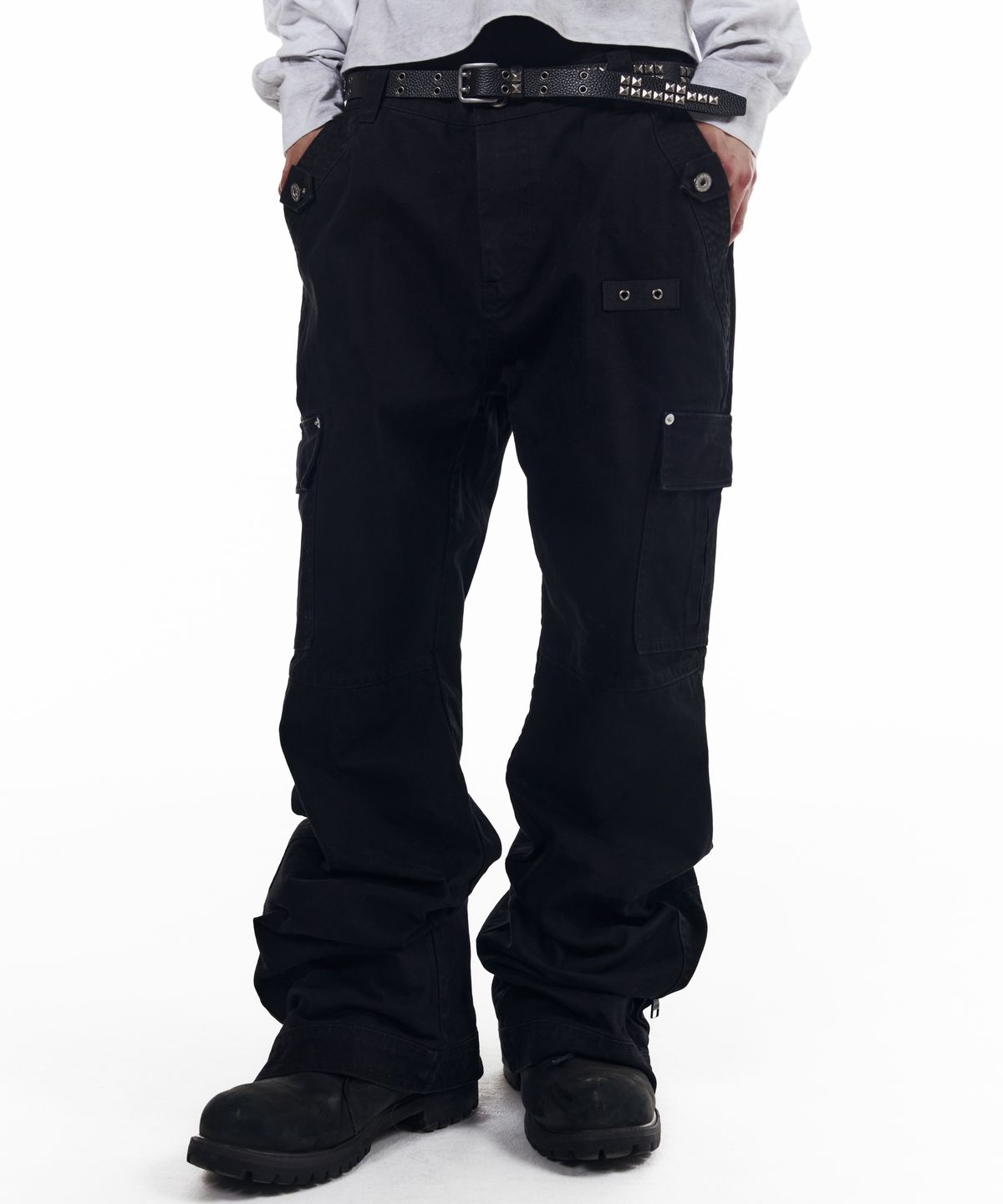아캄(AAKAM) Washed Flare Cargo Pants (Black)