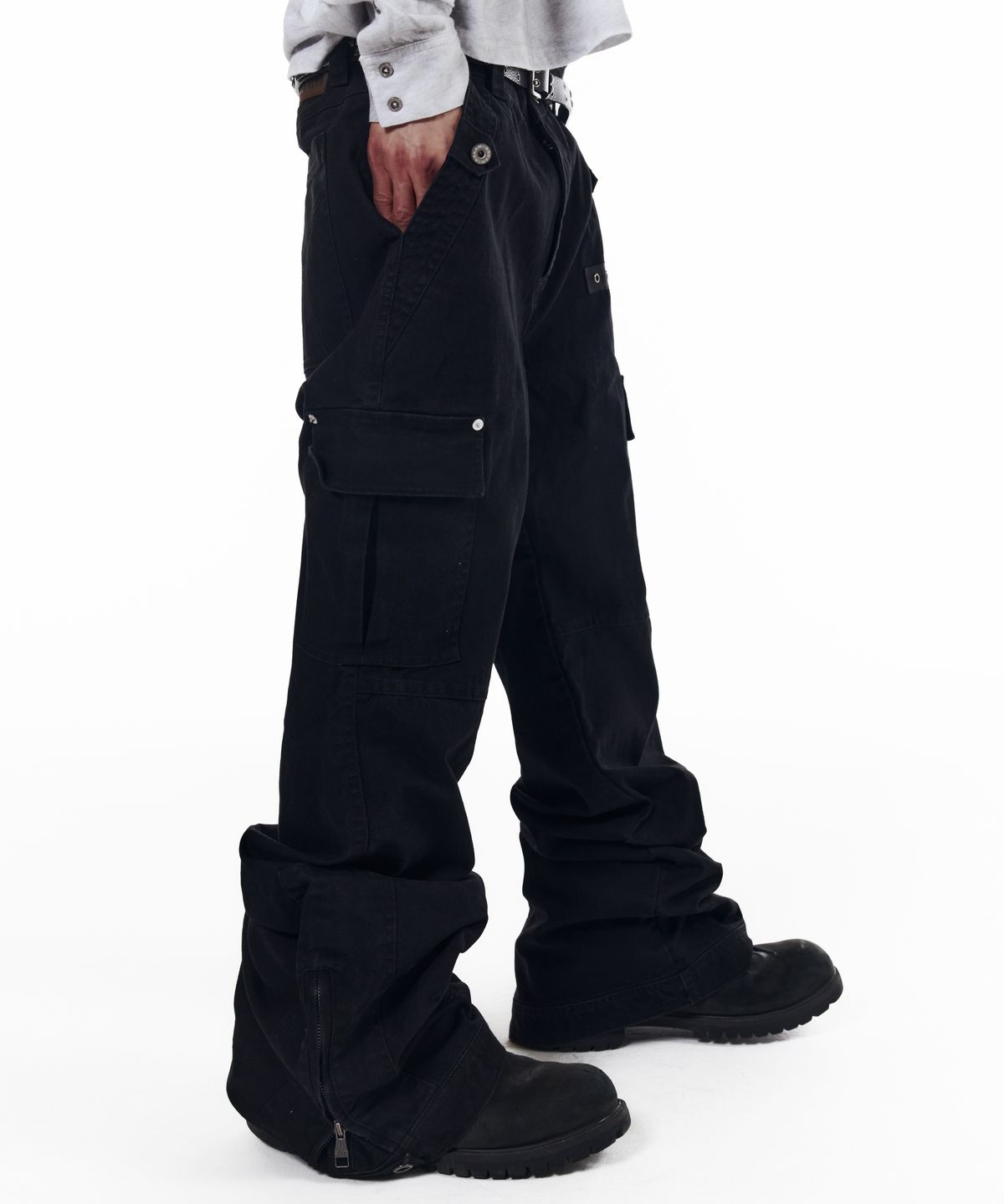 아캄(AAKAM) Washed Flare Cargo Pants (Black)