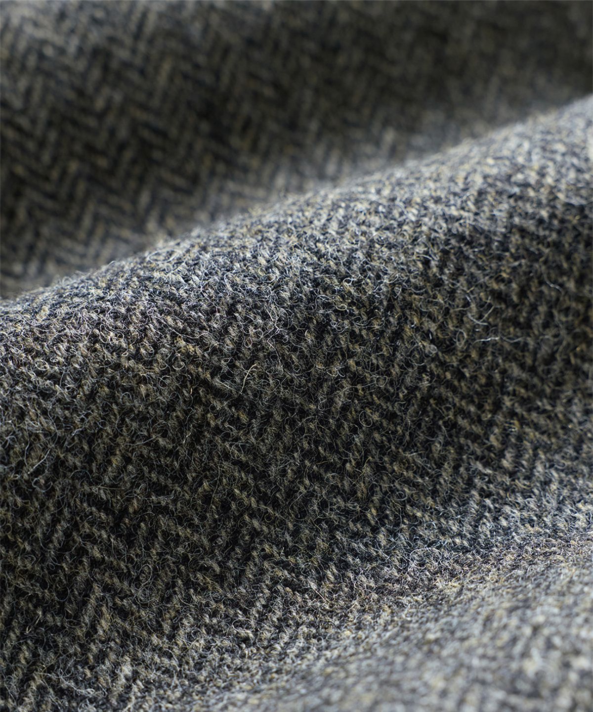 건지 울른스(Guernsey Woollens) [건지울른스X아브라함문] 헤링본 울 클래식 트라우저 - 웜 그레이