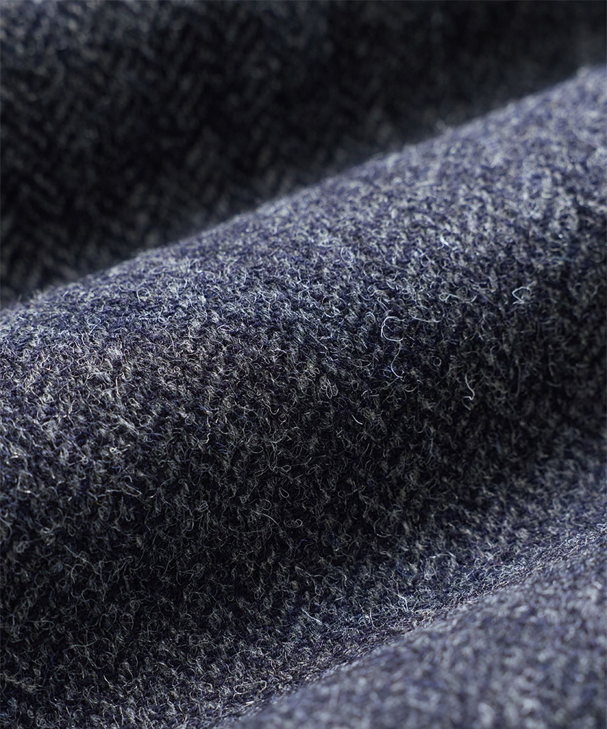 건지 울른스(Guernsey Woollens) [건지울른스X아브라함문] 헤링본 울 클래식 트라우저 - 차콜 네이비