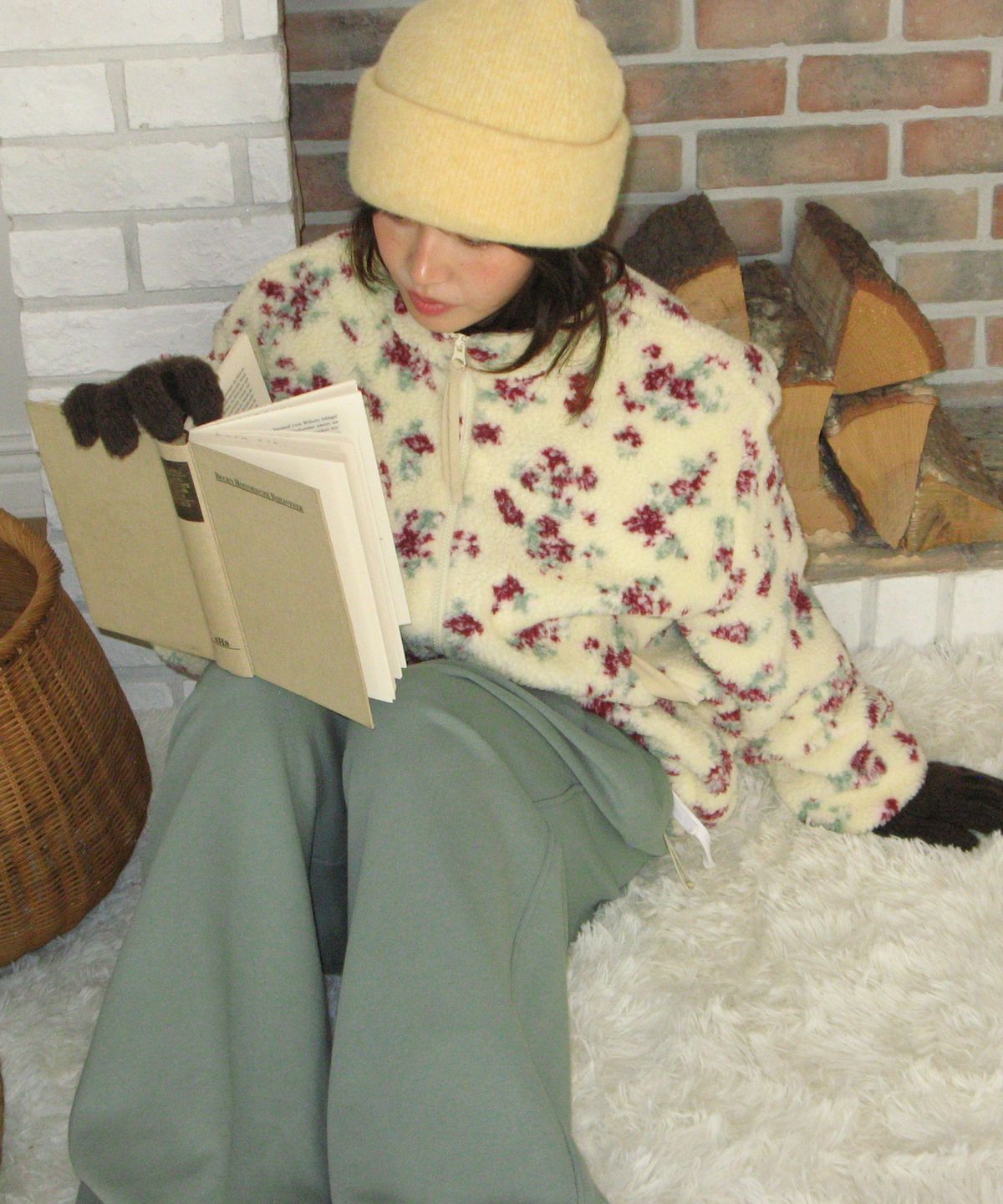 론론(RONRON) PATTERN FLEECE ZIP UP JUMPER CREAM FLOWER
