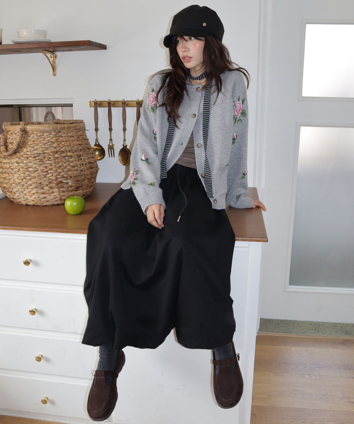 론론(RONRON) ROSE POINT ROUND CARDIGAN GREY