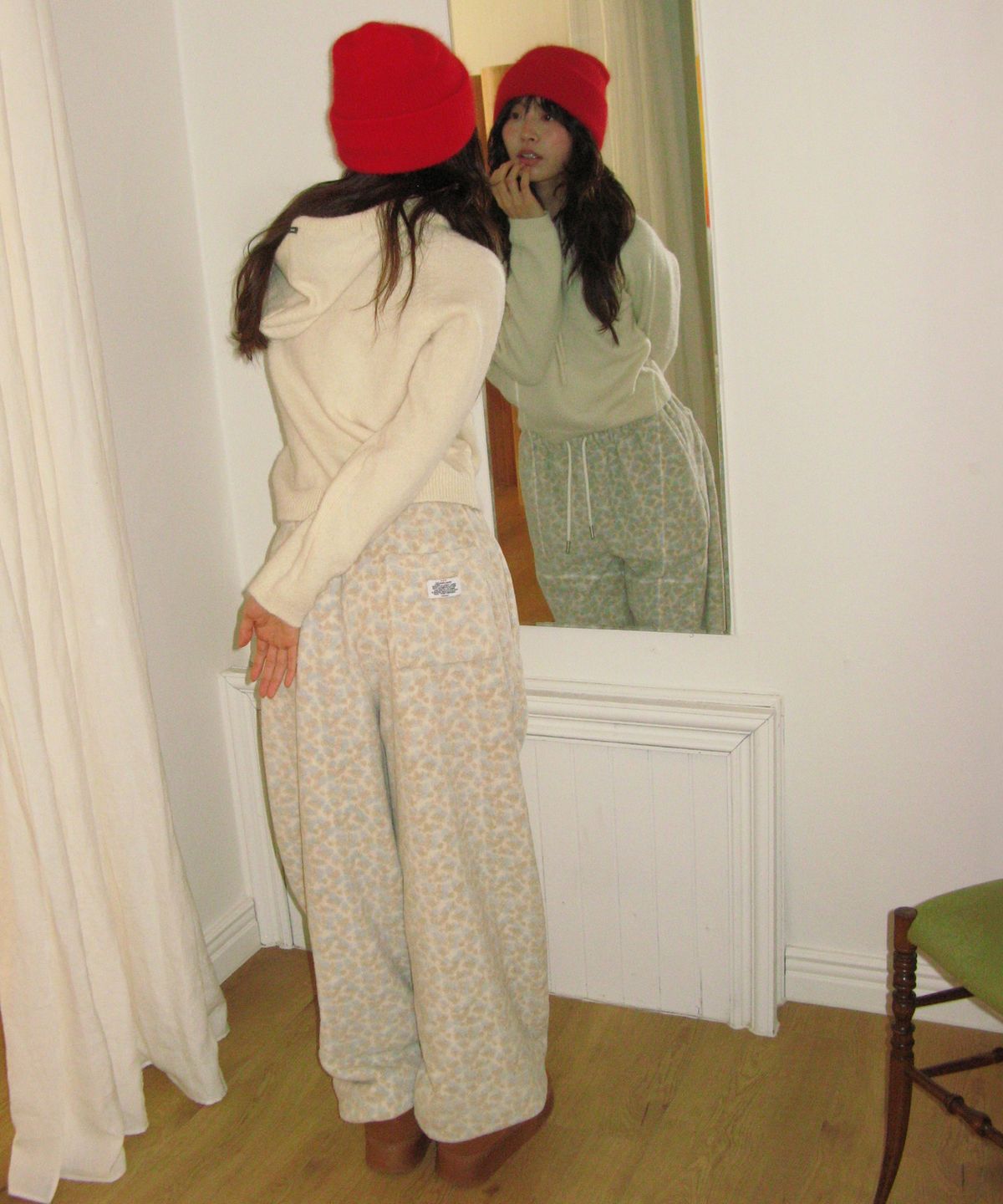 론론(RONRON) FLOWER PATTERN FLEECE PANTS BEIGE