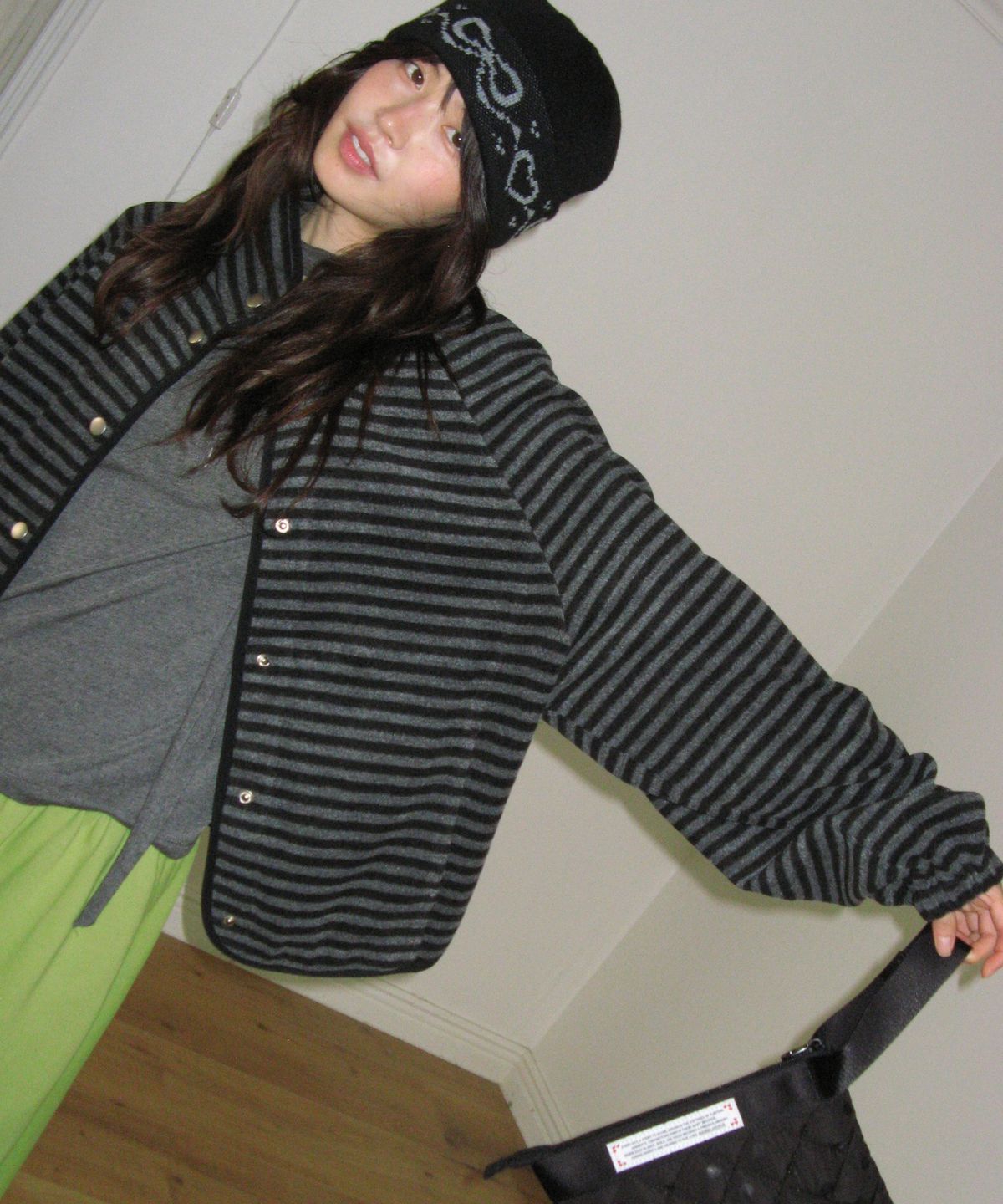론론(RONRON) HIGH NECK SNAP FLEECE JUMPER BLACK STRIPE